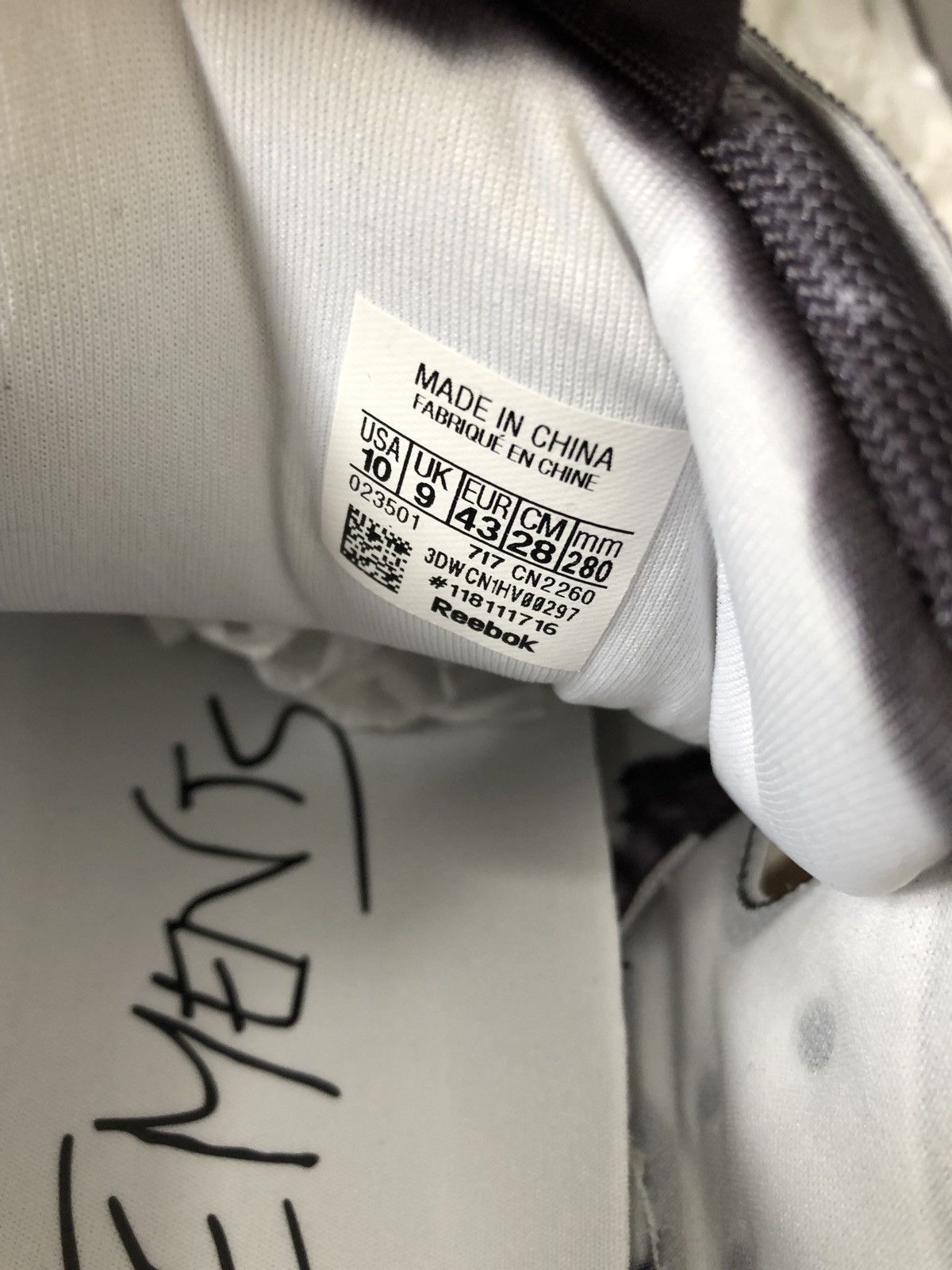 Reebok × Vetements Black Reebok Edition Instapump Fury Sneakers Size US 10 / EU 43 - 4 Thumbnail