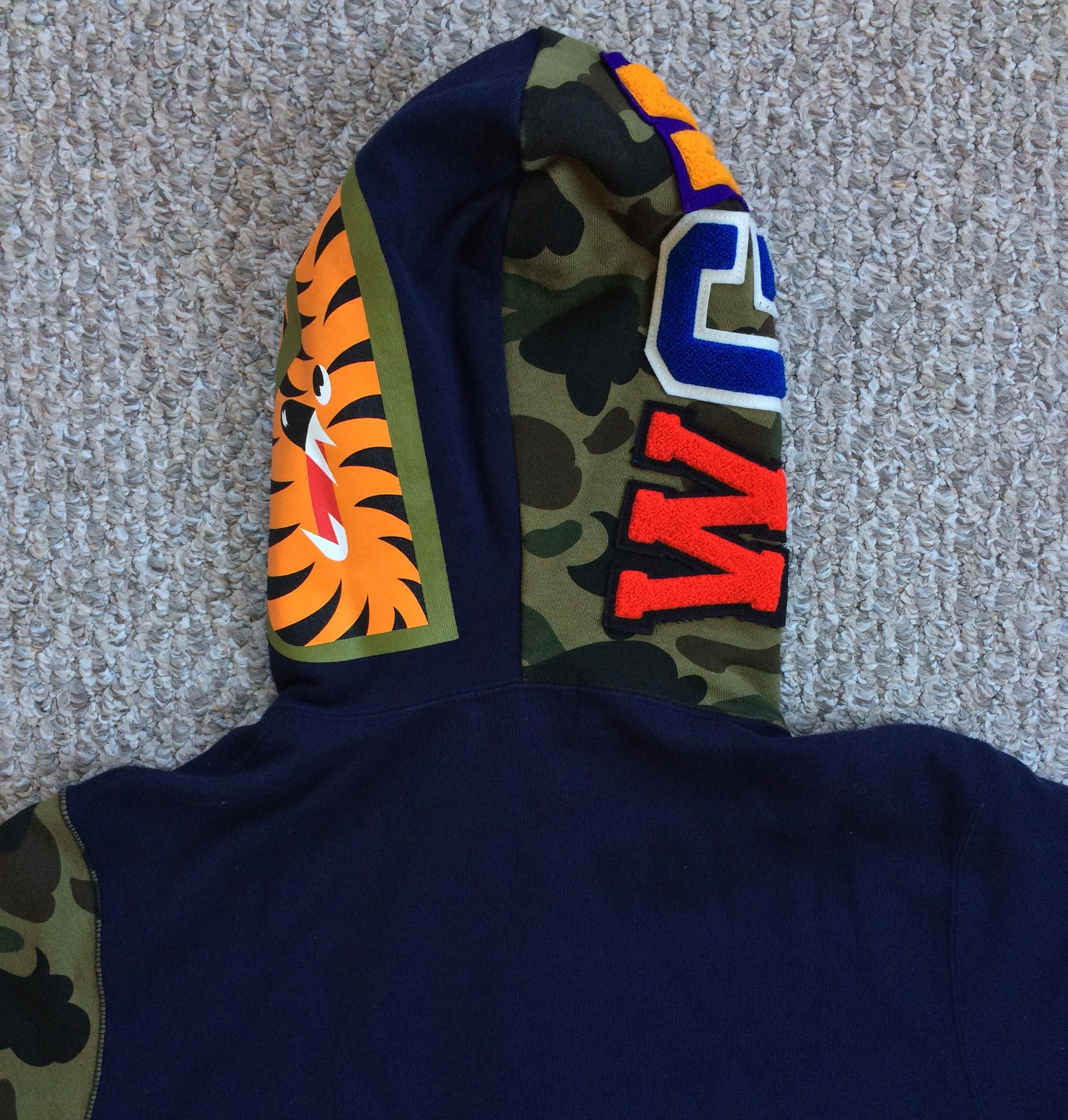 Bape OG Bape Camo Shark Hoodie Size US L / EU 52-54 / 3 - 9 Thumbnail