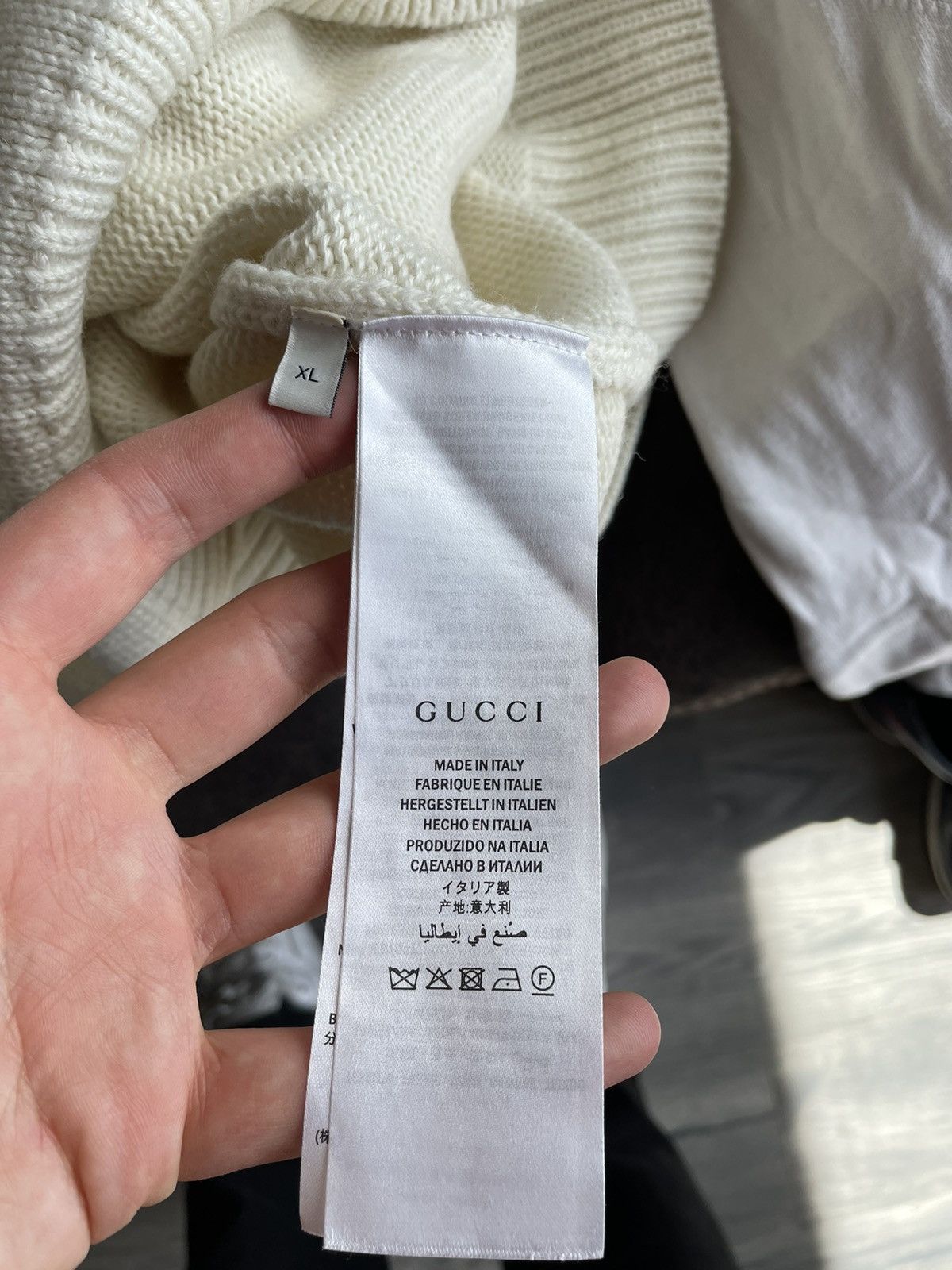 Gucci Bee Embroidered V-Neck Pullover Sweater Size US XL / EU 56 / 4 - 9 Thumbnail