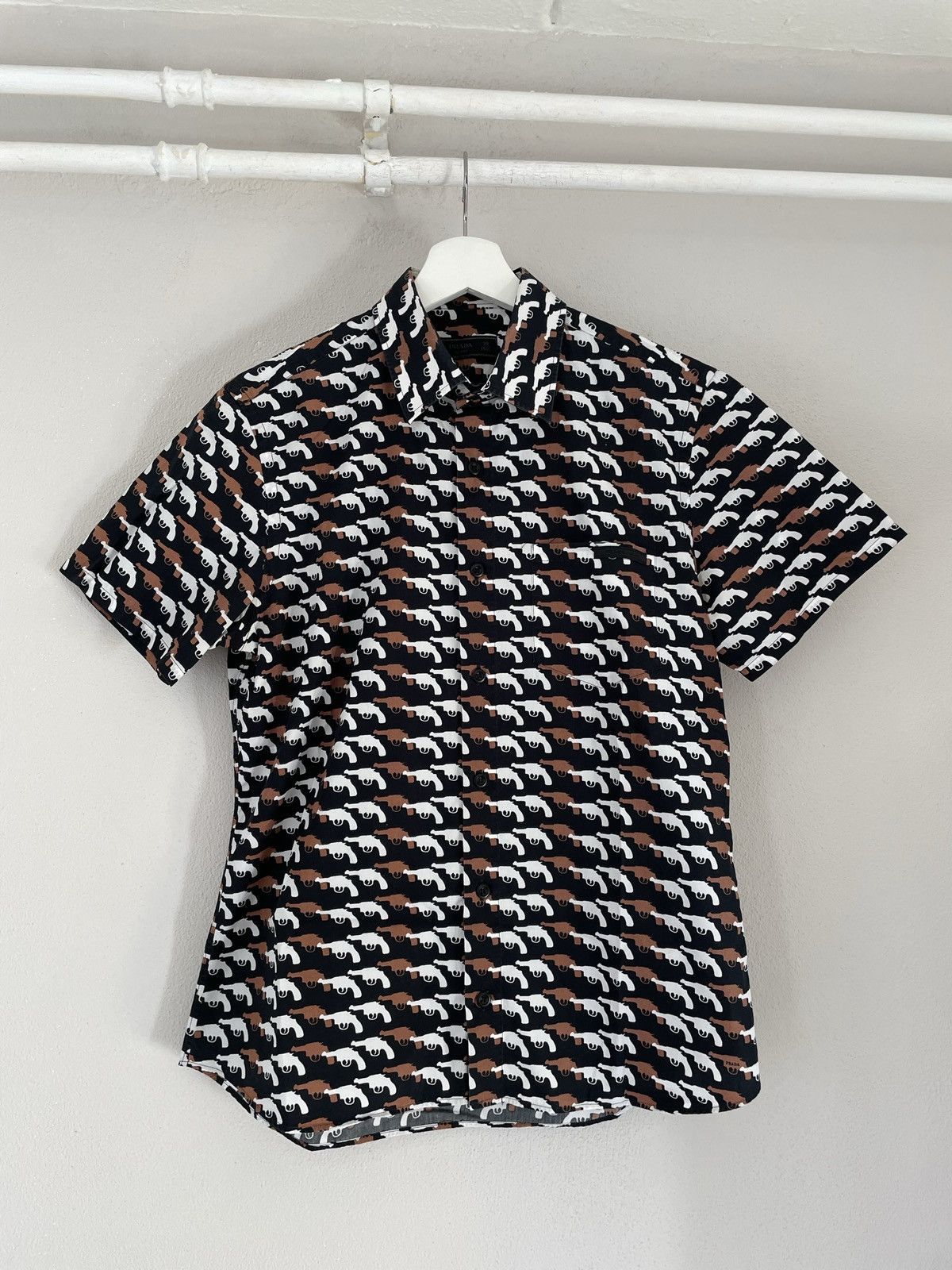 Prada Gun Print Short-Sleeve Shirt Size US M / EU 48-50 / 2 - 2 Thumbnail