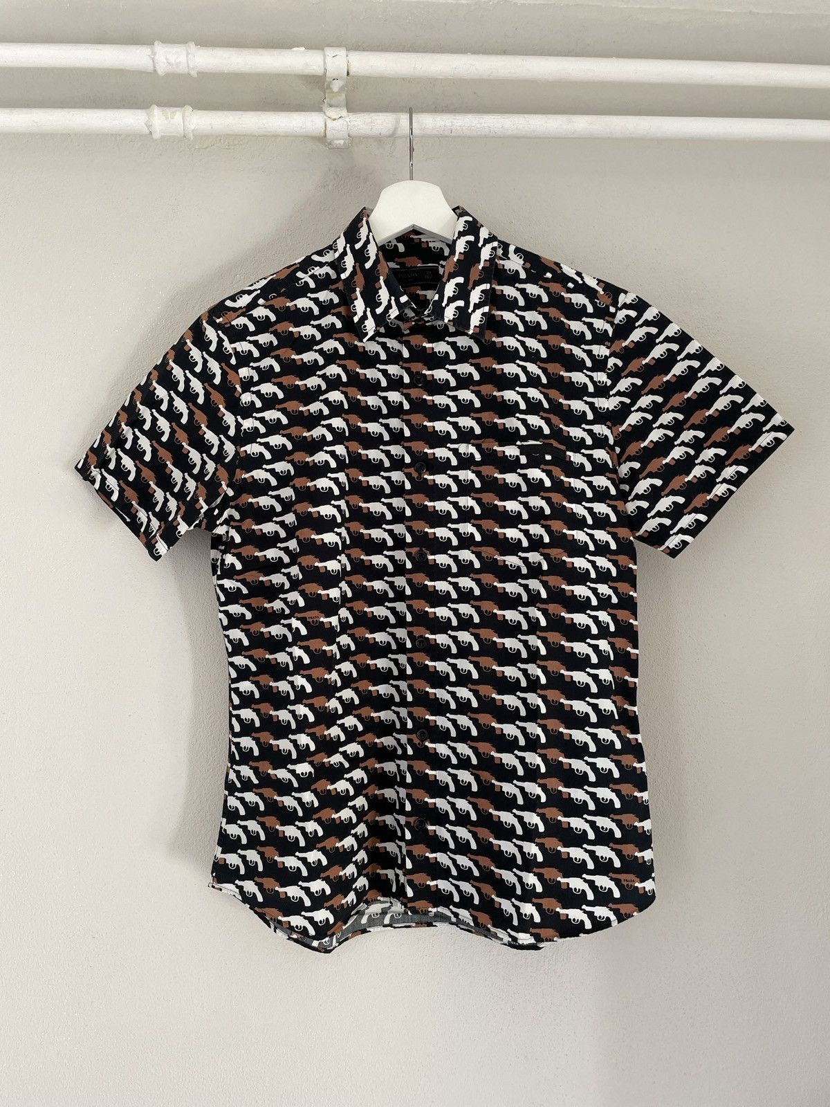 Prada Gun Print Short-Sleeve Shirt Size US M / EU 48-50 / 2 - 1 Thumbnail