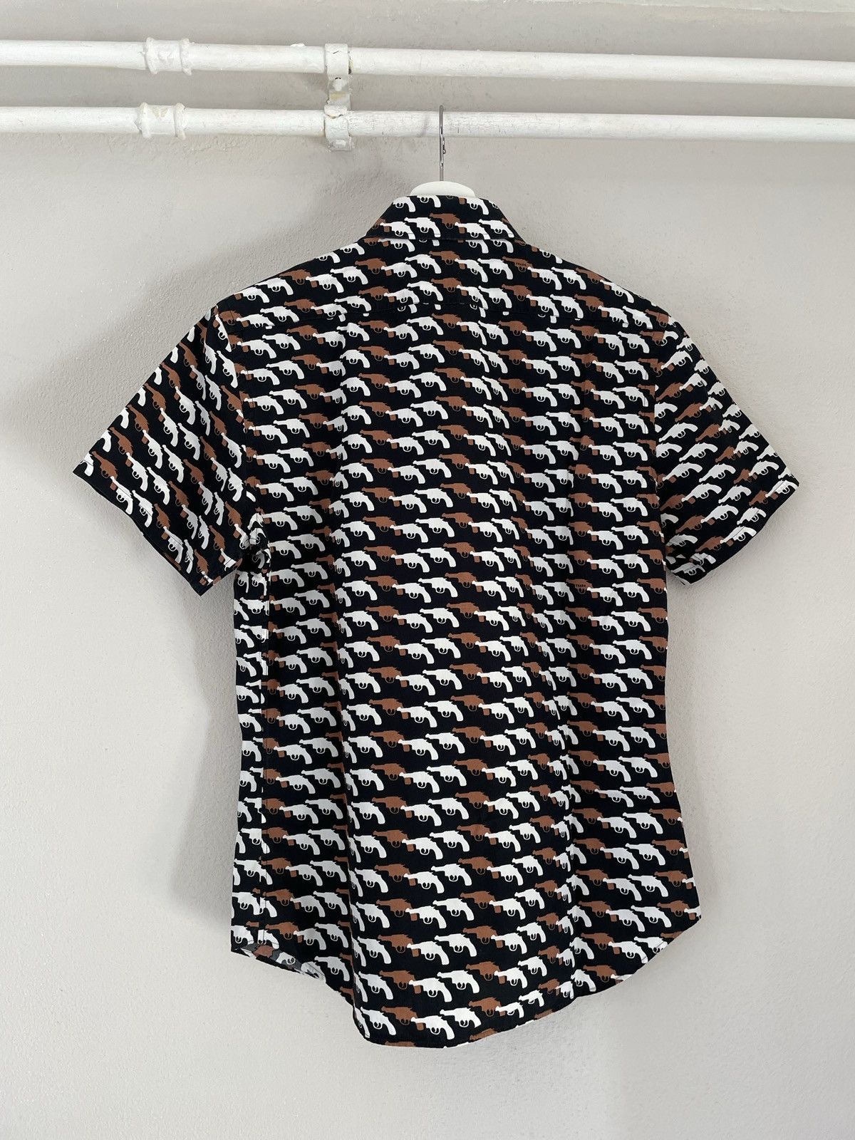 Prada Gun Print Short-Sleeve Shirt Size US M / EU 48-50 / 2 - 5 Thumbnail