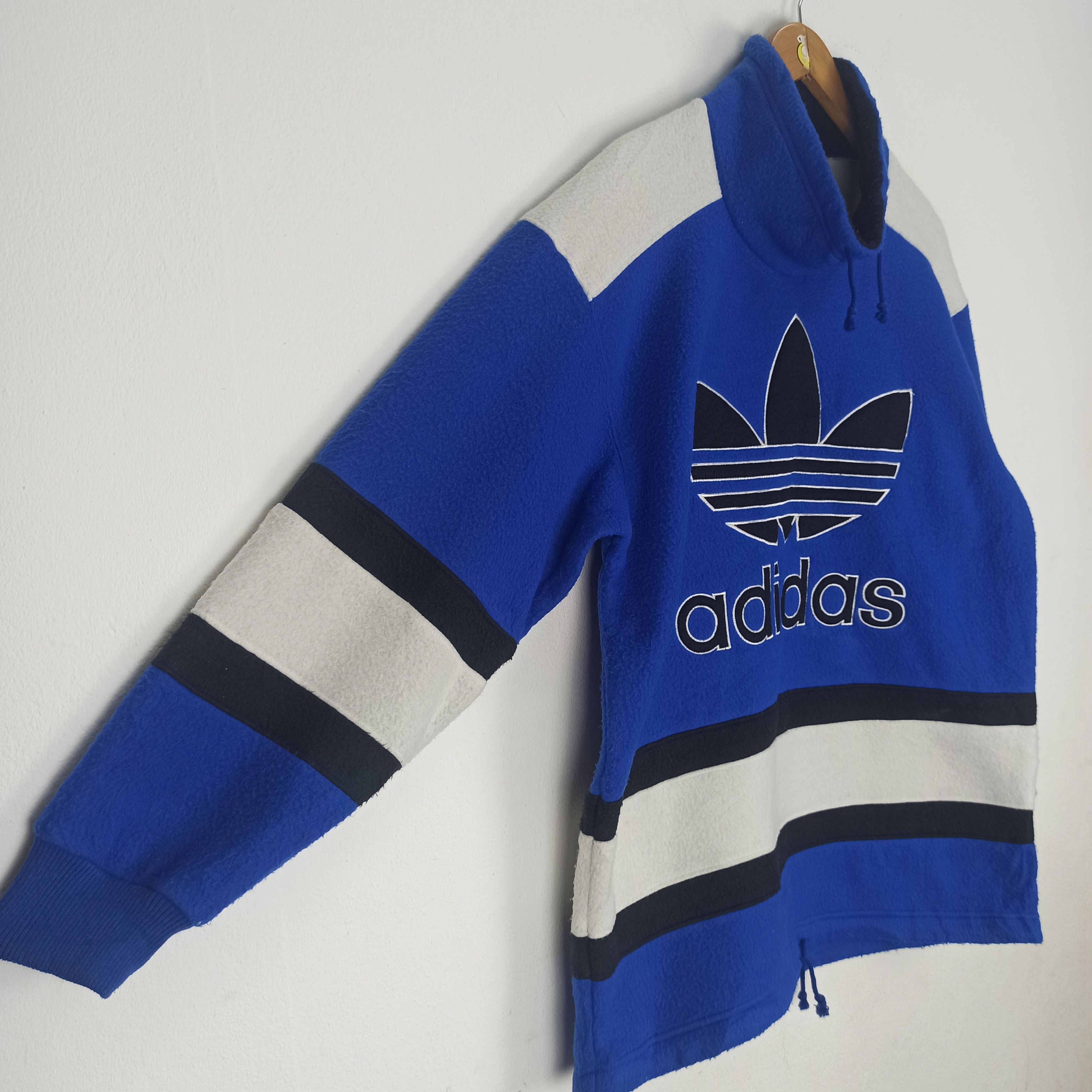 Adidas 🔥Vintage🔥 Adidas Japan Big Logo Embroidered Fleece Sweater Size US L / EU 52-54 / 3 - 2 Thumbnail
