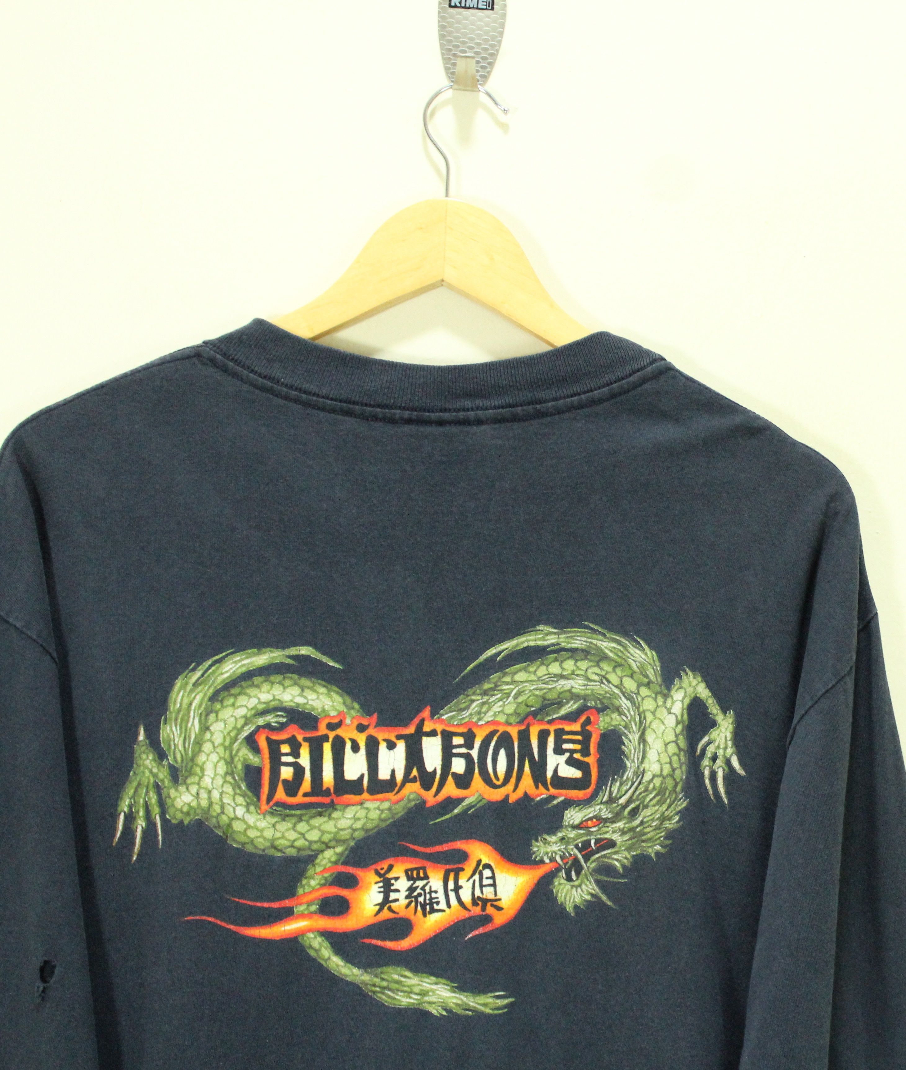 Billabong Vintage BILLABONG T Shirt Dragon Surf Style Long Sleeve Size US L / EU 52-54 / 3 - 2 Thumbnail
