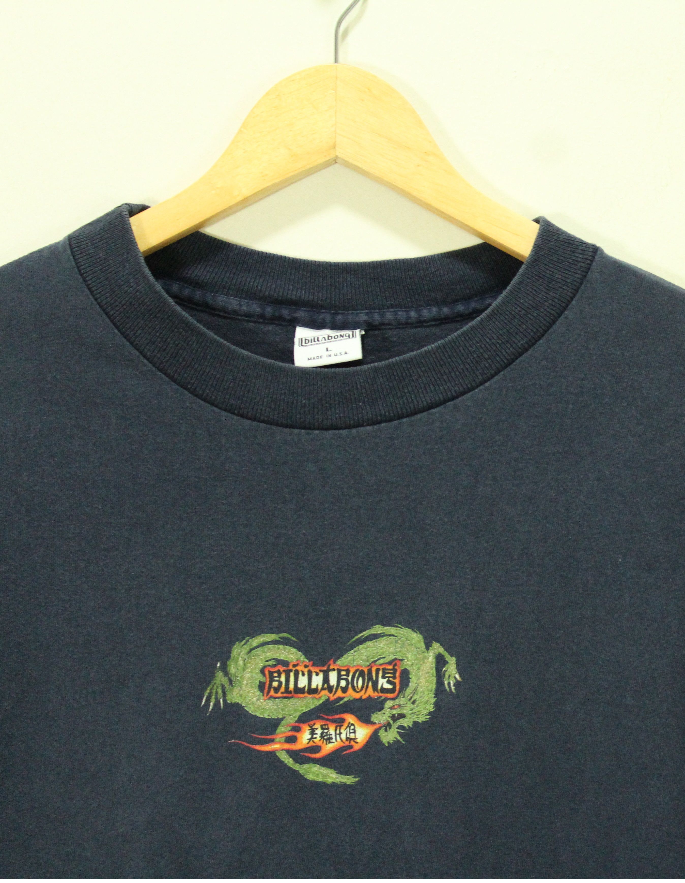 Billabong Vintage BILLABONG T Shirt Dragon Surf Style Long Sleeve Size US L / EU 52-54 / 3 - 5 Thumbnail