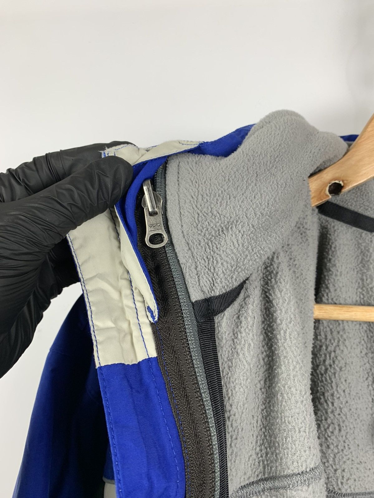 The North Face 90s Vintage The North Face HyVent Waterproof Jacket Size US L / EU 52-54 / 3 - 20 Thumbnail