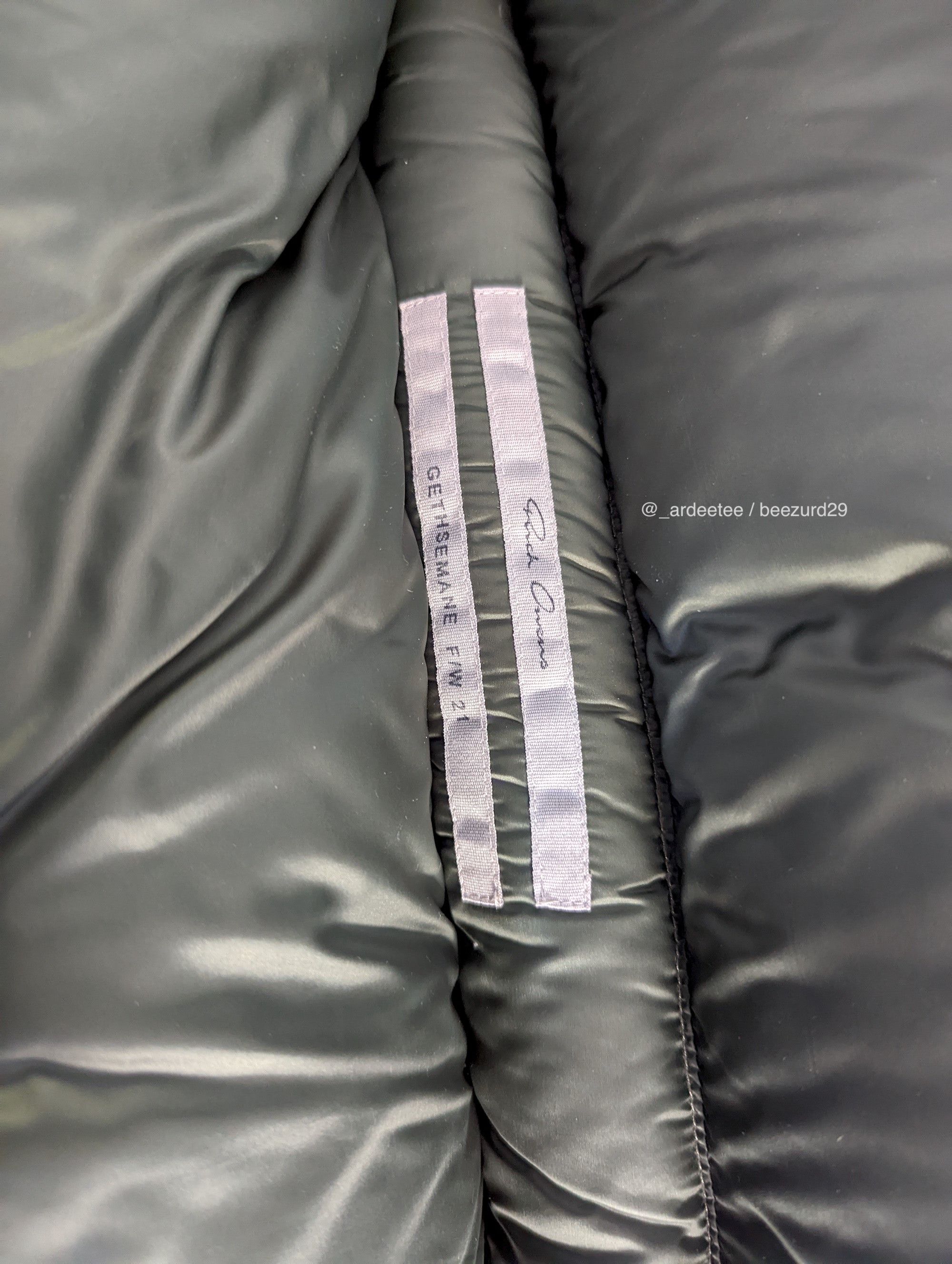 Rick Owens *RARE* KINGSIZE DOWN BLANKET/CAPE FW21 Size ONE SIZE - 6 Thumbnail