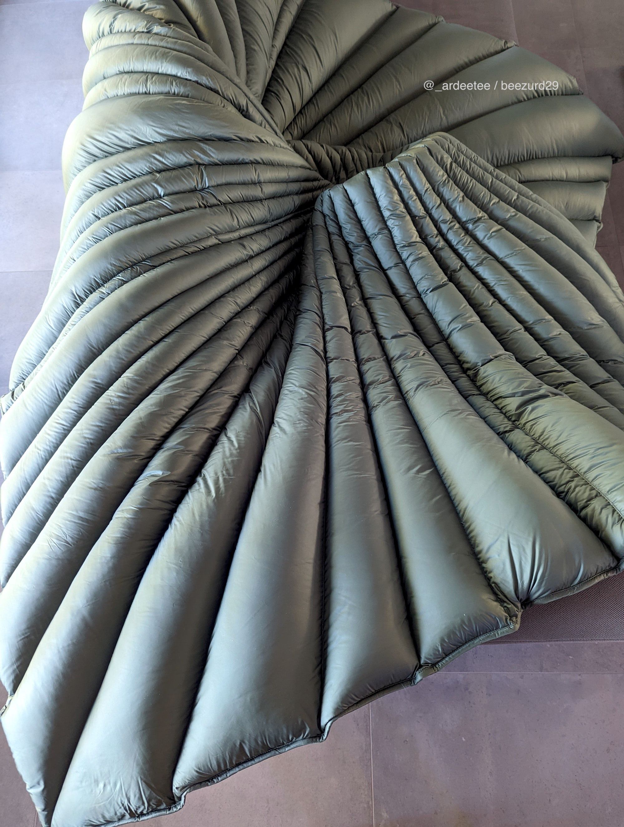 Rick Owens *RARE* KINGSIZE DOWN BLANKET/CAPE FW21 Size ONE SIZE - 2 Thumbnail