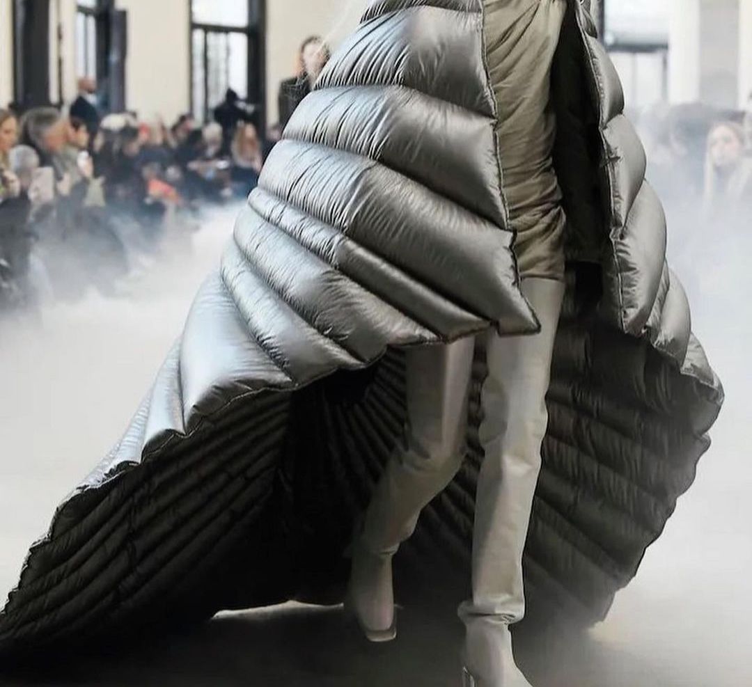 Rick Owens *RARE* KINGSIZE DOWN BLANKET/CAPE FW21 Size ONE SIZE - 3 Thumbnail