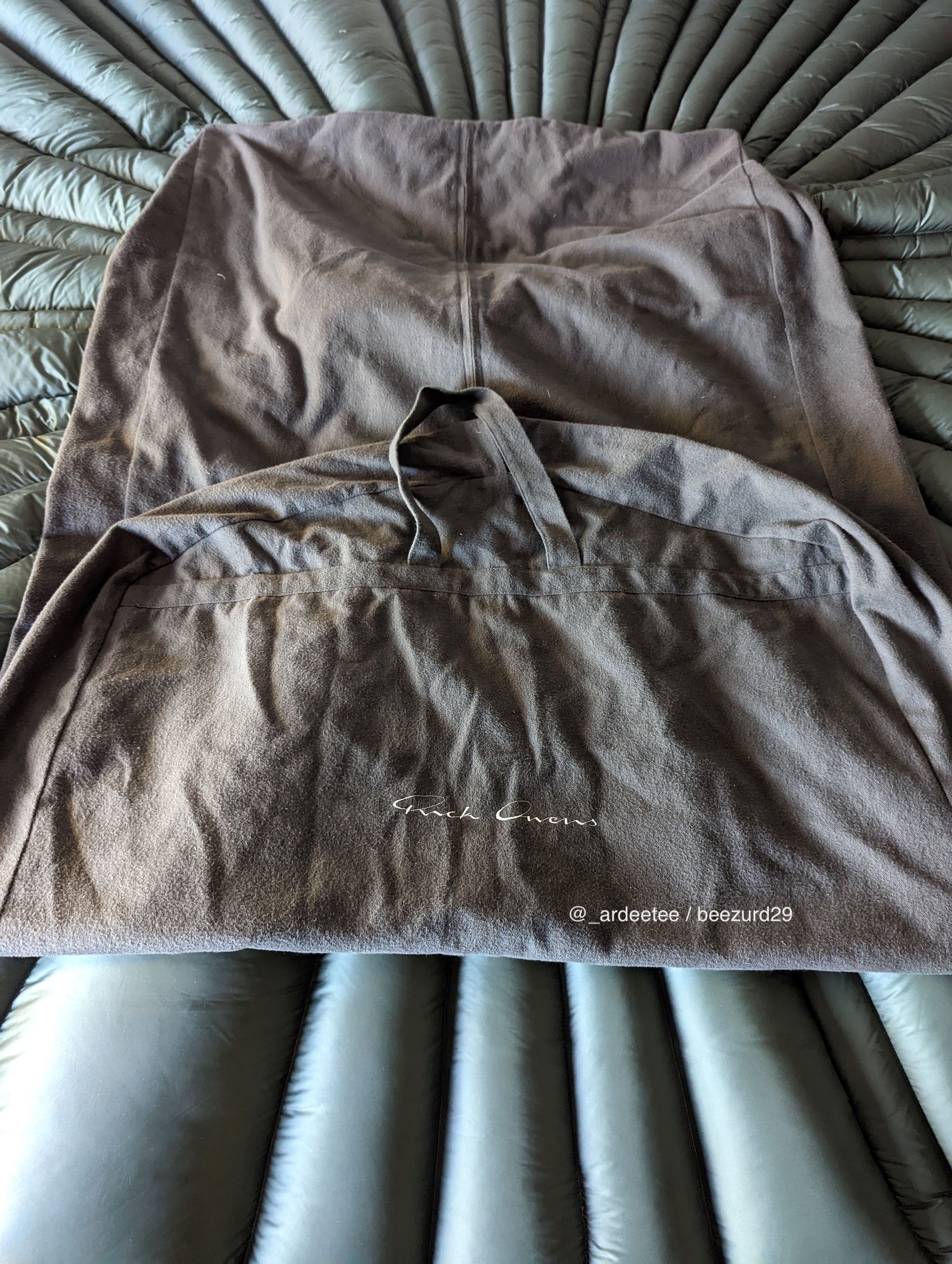 Rick Owens *RARE* KINGSIZE DOWN BLANKET/CAPE FW21 Size ONE SIZE - 5 Thumbnail