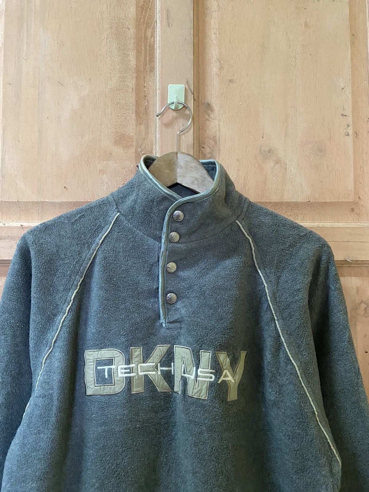 VINTAGE DKNY ACTIVE HALF BUTTON SPELL OUT LOGO SWEATER