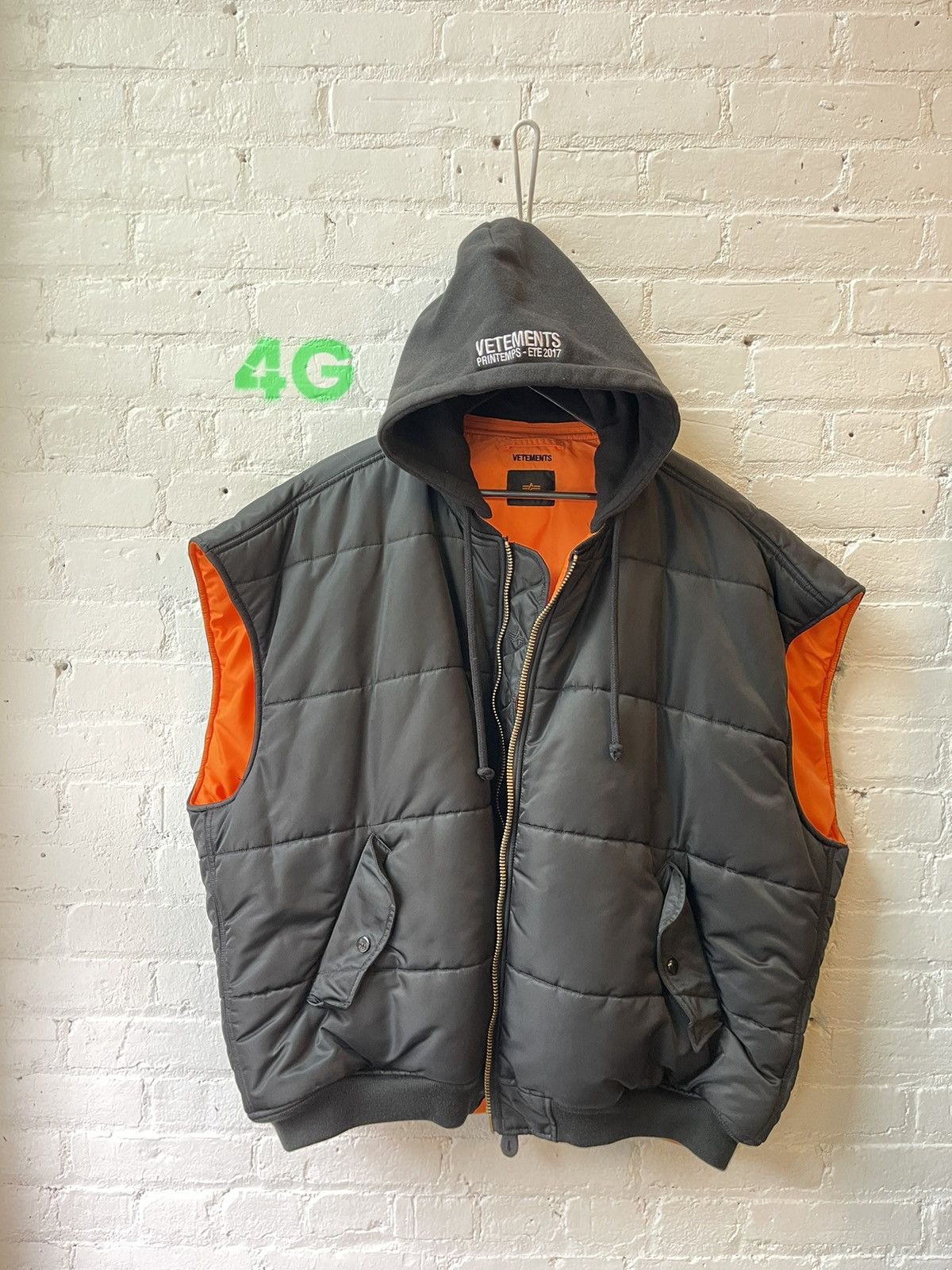 Vetements Vetements 2017 Hooded Puffer Vest Jacket SICK! Size US XL / EU 56 / 4 - 5 Thumbnail