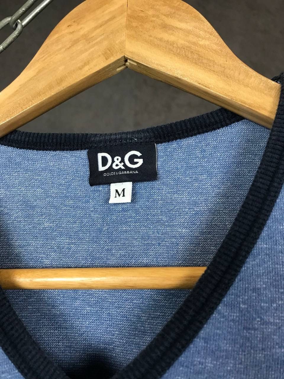 Dolce & Gabbana × Vintage Dolce & Gabbana D&G vintage luxury v neck woman’s tee Size US XXS / EU 40 - 3 Thumbnail