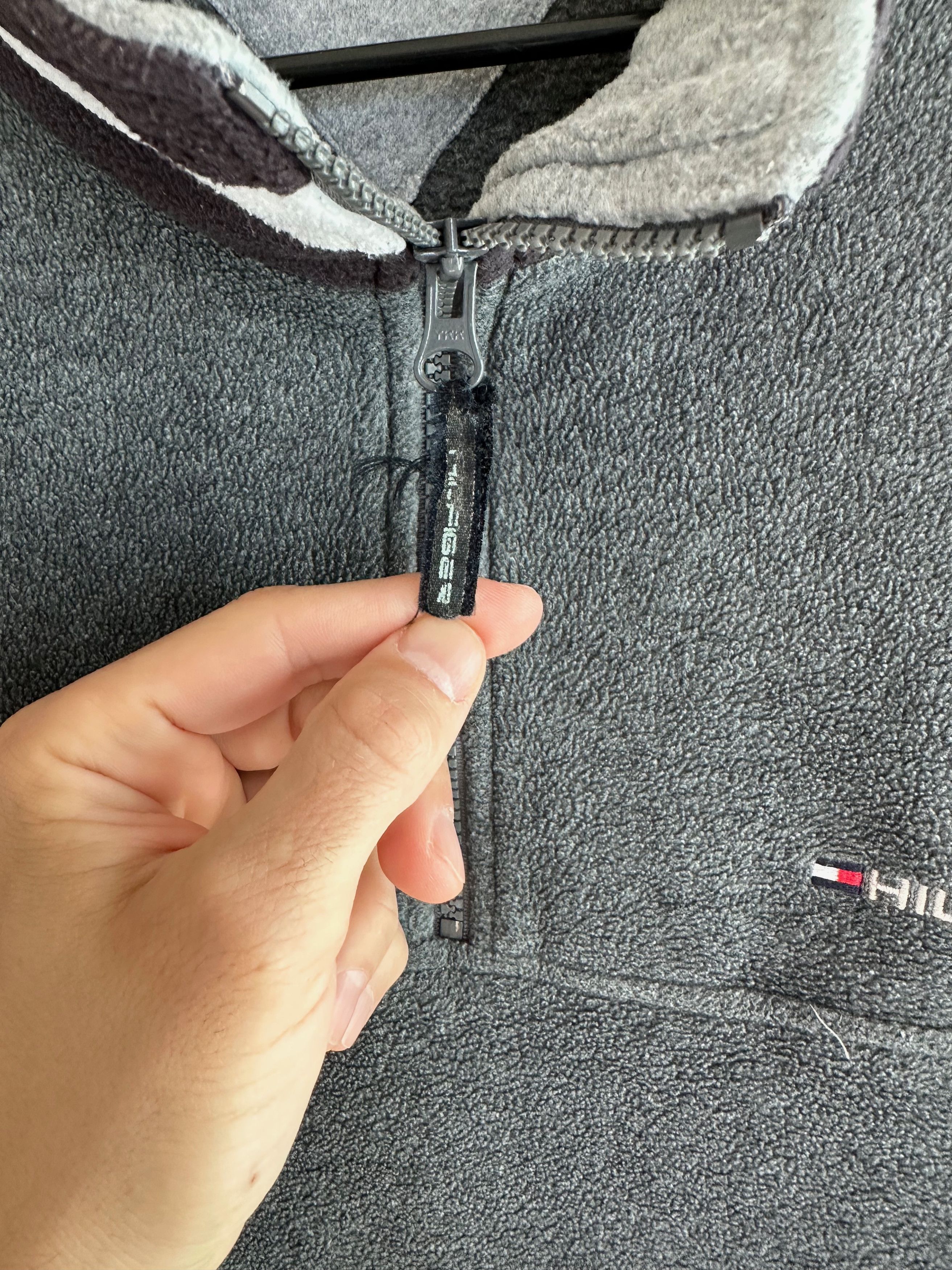 Tommy Hilfiger 00's Tommy Hilfiger 1/4 zip fleece pullover gray Y2K Size US XL / EU 56 / 4 - 5 Thumbnail