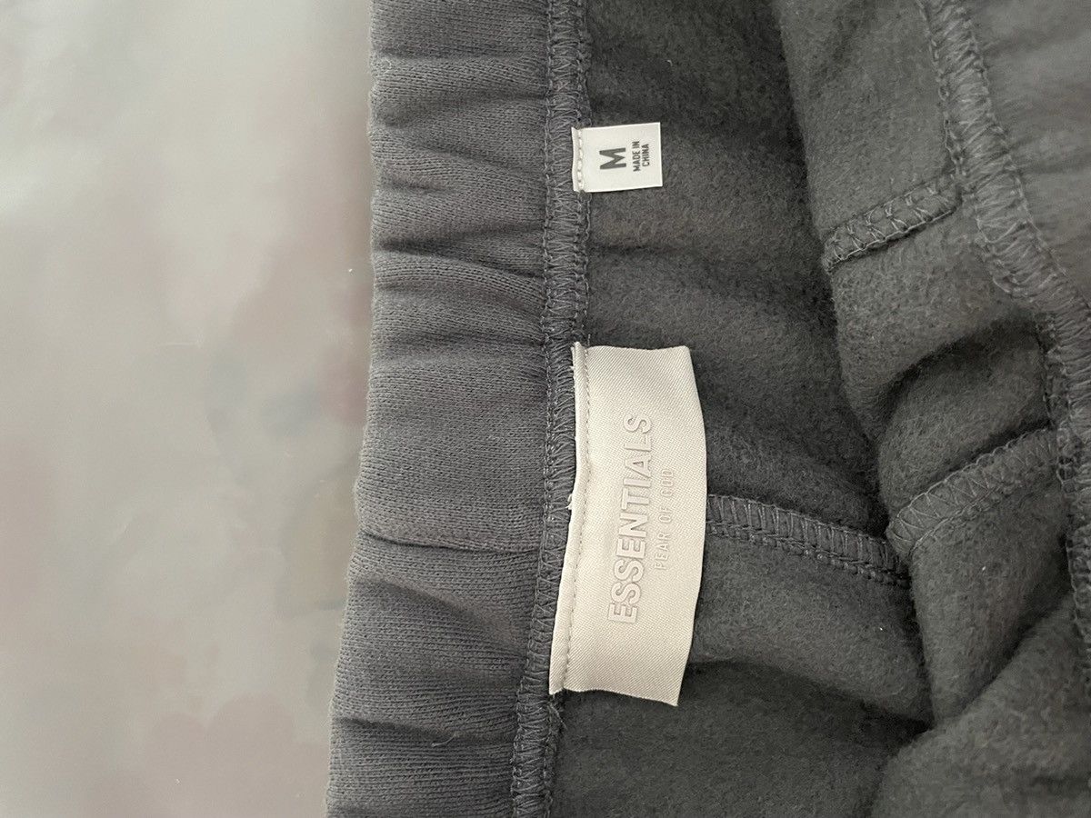 Essentials × FOG × Fear of God Fear of God Essentials Black Shorts Size US 32 / EU 48 - 3 Thumbnail