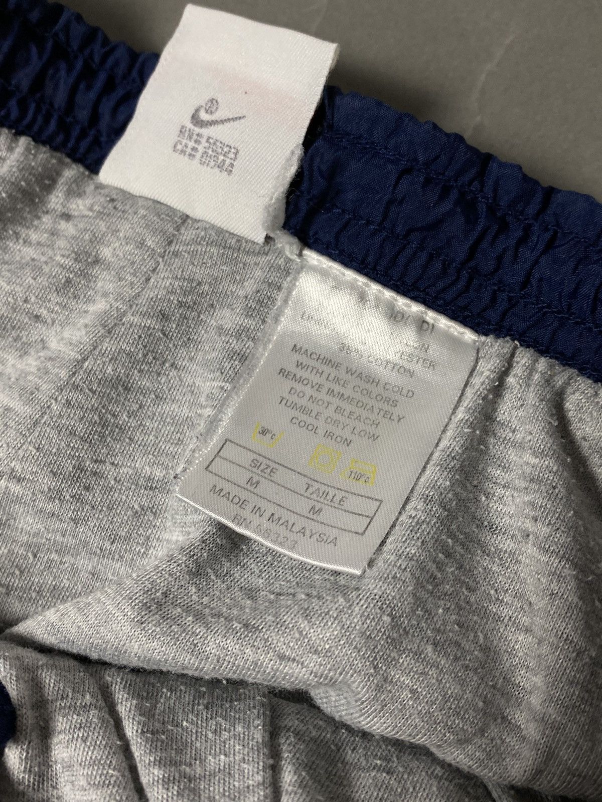 Nike × Vintage 80s Nike vintage navy track pants small classic logo swoosh Size US 30 / EU 46 - 4 Thumbnail