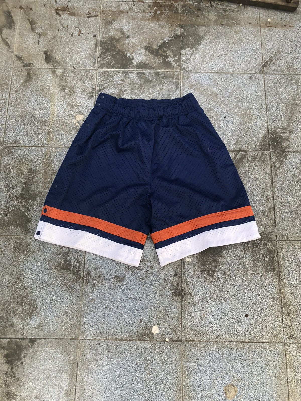 Nike Nike Vintage Shorts Size US 34 / EU 50 - 1 Thumbnail