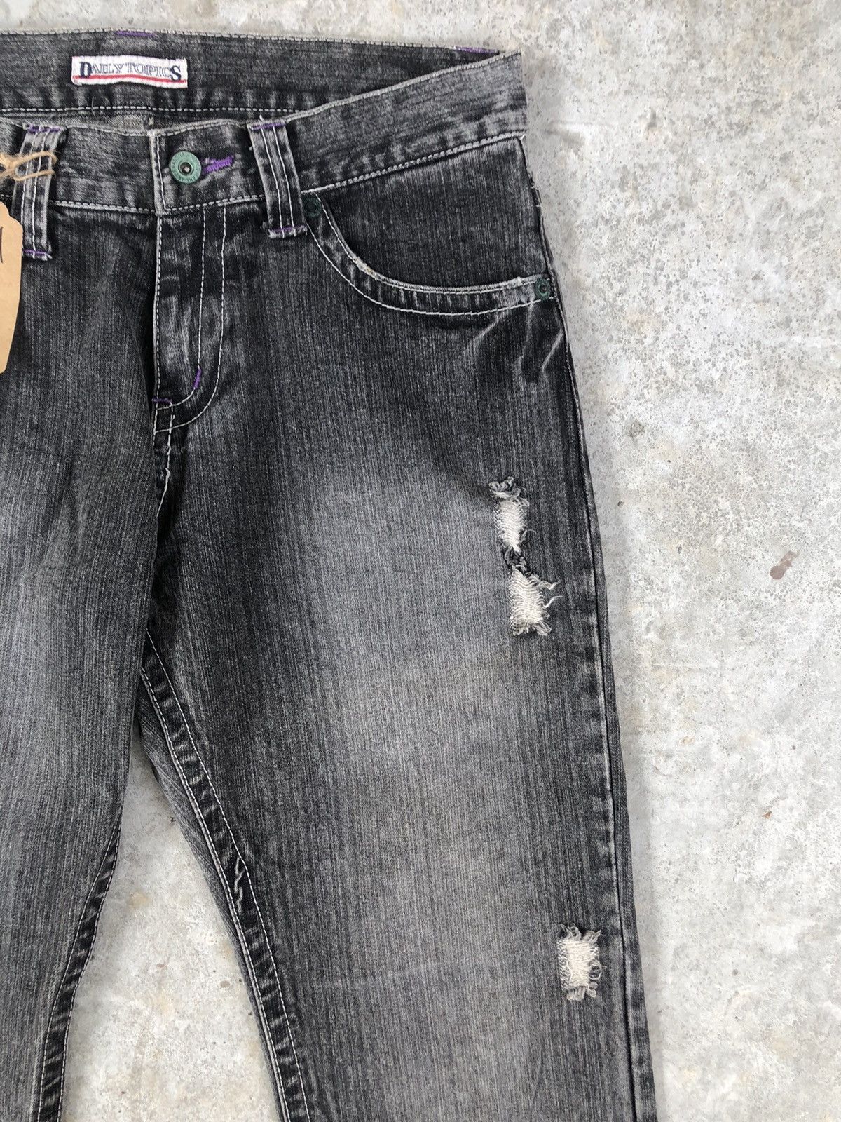 Japanese Brand Japanese Daily Topics Spellout Distressed Jeans Straight Cut Size US 32 / EU 48 - 5 Thumbnail