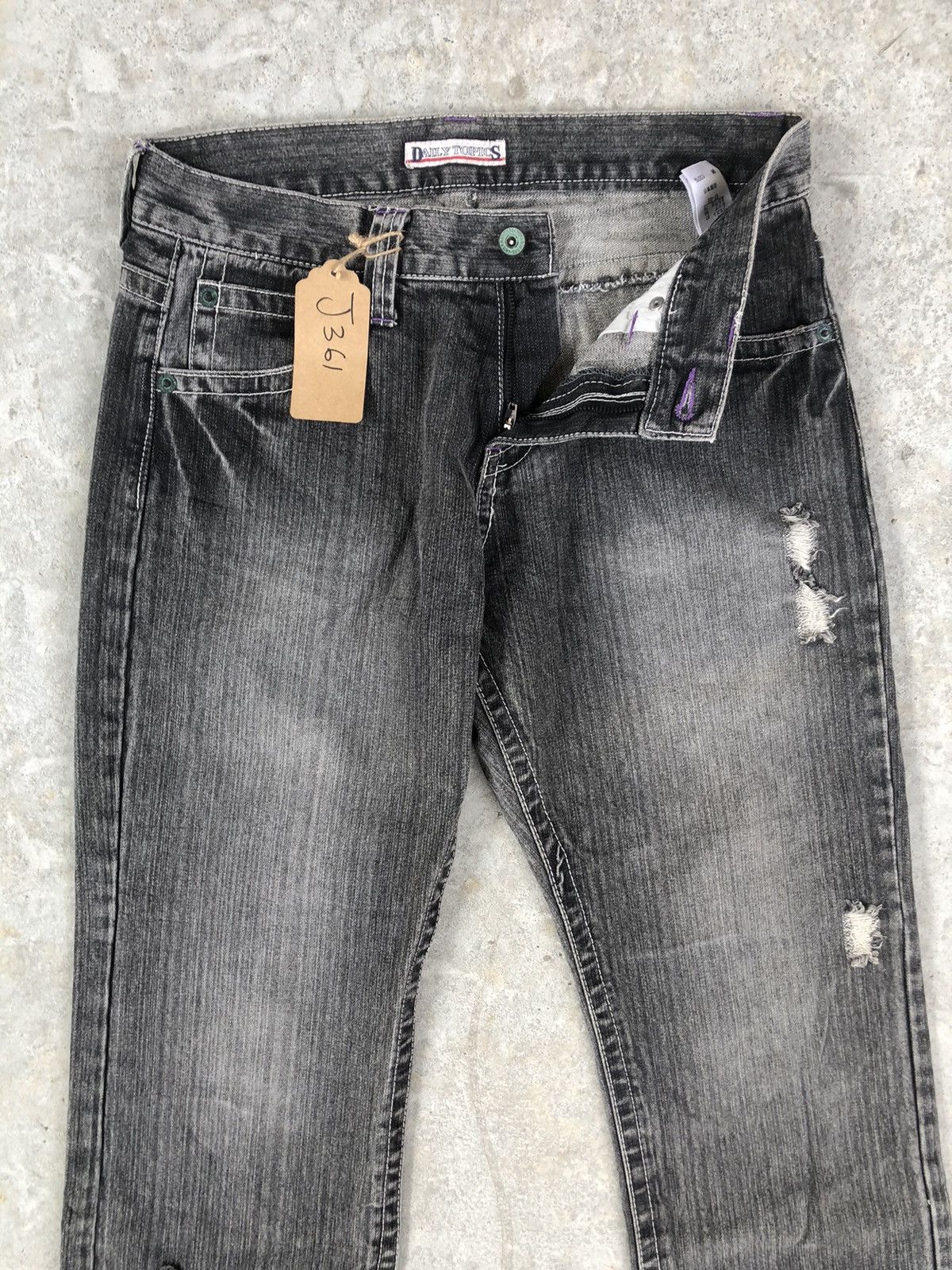 Japanese Brand Japanese Daily Topics Spellout Distressed Jeans Straight Cut Size US 32 / EU 48 - 3 Thumbnail
