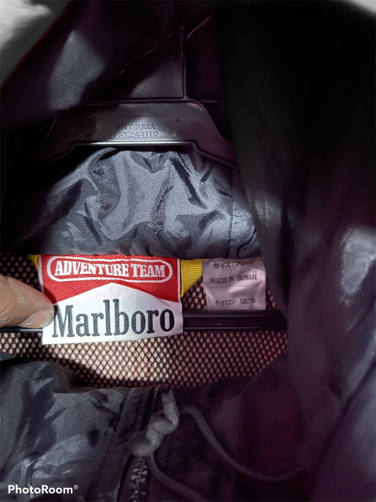 Marlboro VINTAGE MARLBORO 90s RED JACKET HOODED TAIWAN Size US XL / EU 56 / 4 - 3 Thumbnail