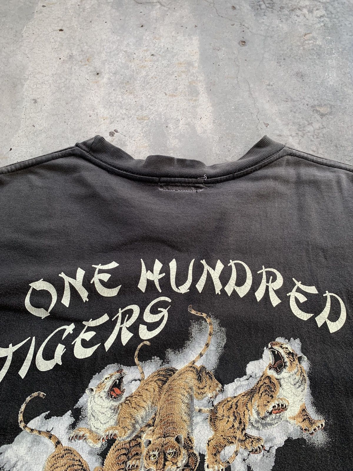 Sun Surf Vintage Thrashed Faded Sun Surf One Hundred Tiger Tshirt Size US L / EU 52-54 / 3 - 3 Thumbnail