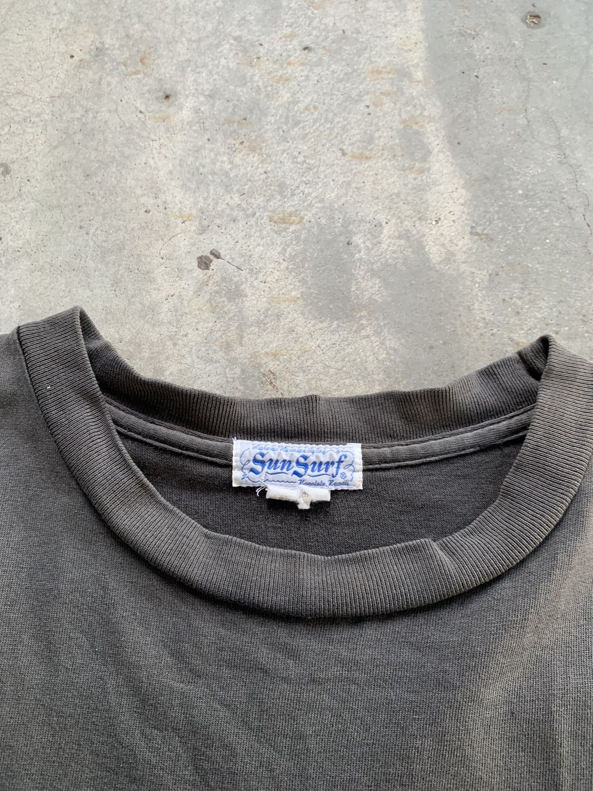 Sun Surf Vintage Thrashed Faded Sun Surf One Hundred Tiger Tshirt Size US L / EU 52-54 / 3 - 6 Thumbnail