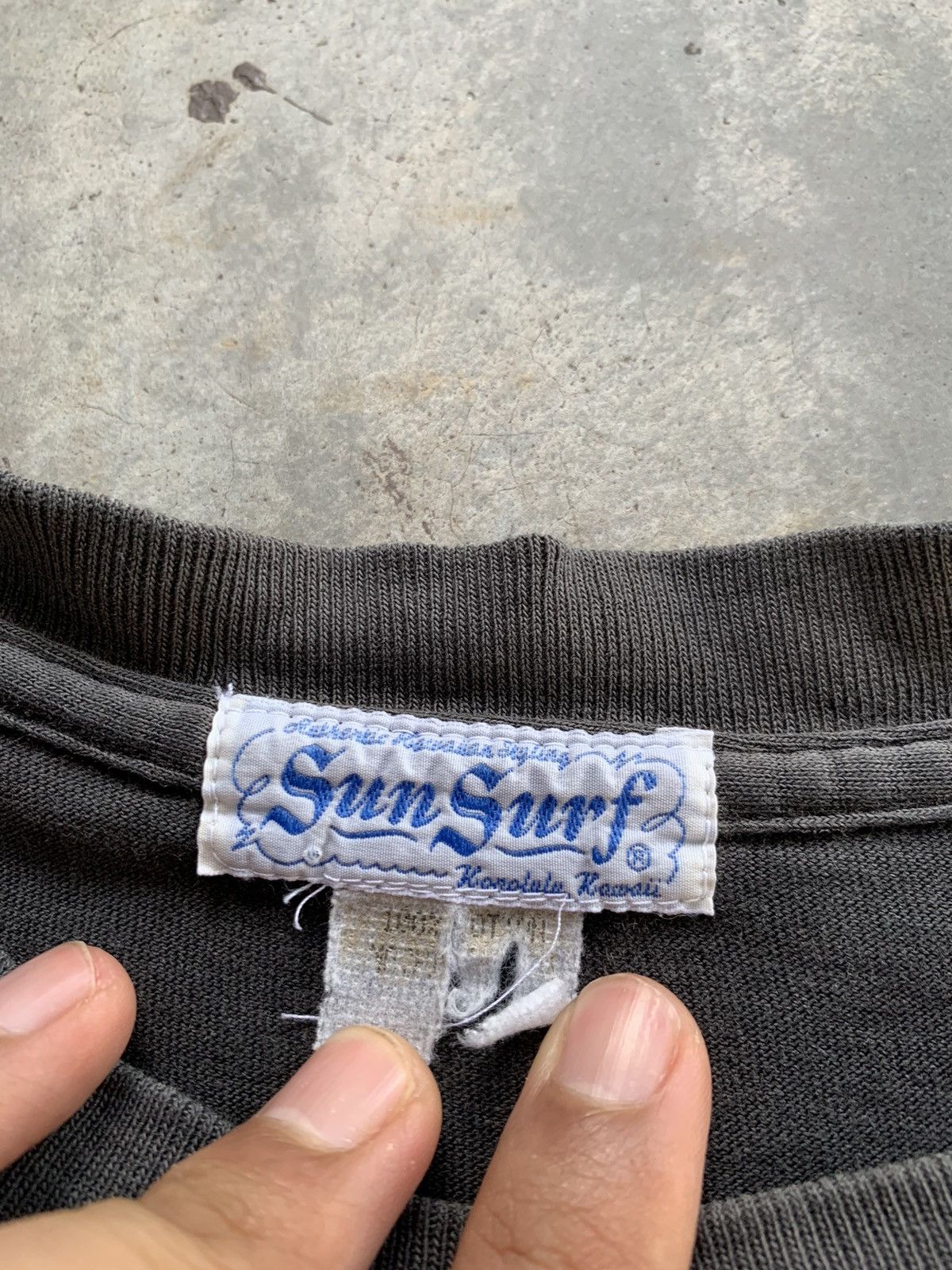 Sun Surf Vintage Thrashed Faded Sun Surf One Hundred Tiger Tshirt Size US L / EU 52-54 / 3 - 7 Thumbnail