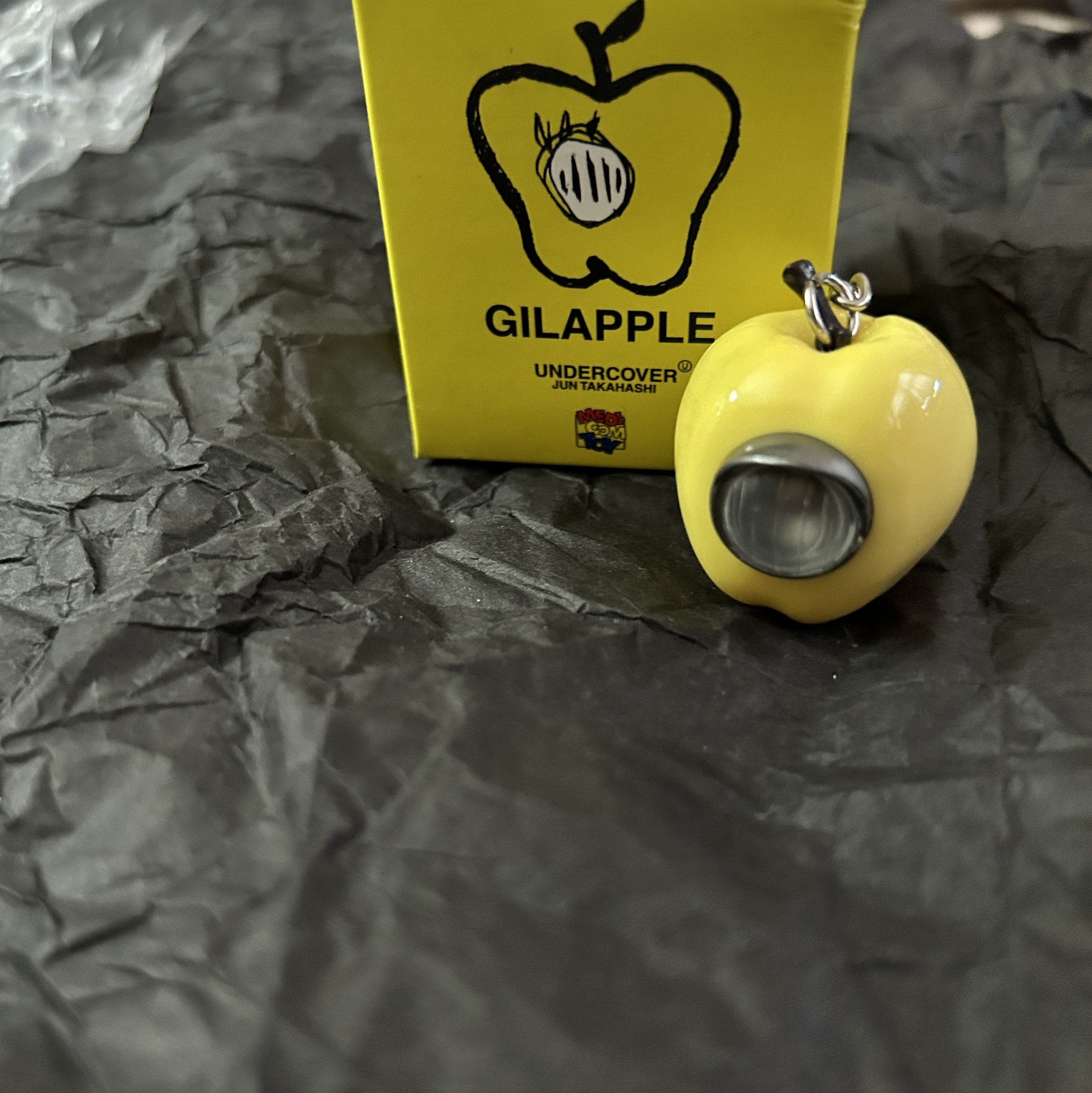 Undercover medicom Toy Gilapple Light Keychain (Yellow) Size ONE SIZE - 2 Thumbnail