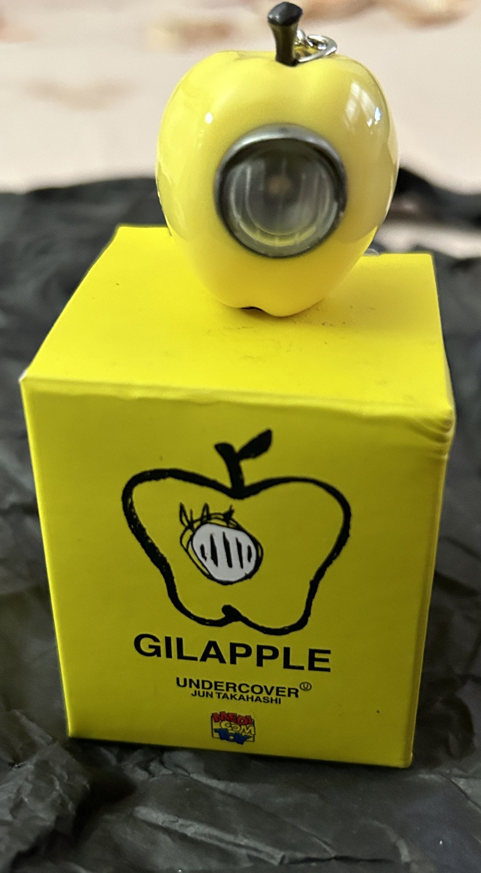 Pre-owned Jun Takahashi X Medicom Toy Gilapple Light Keychain (yellow)