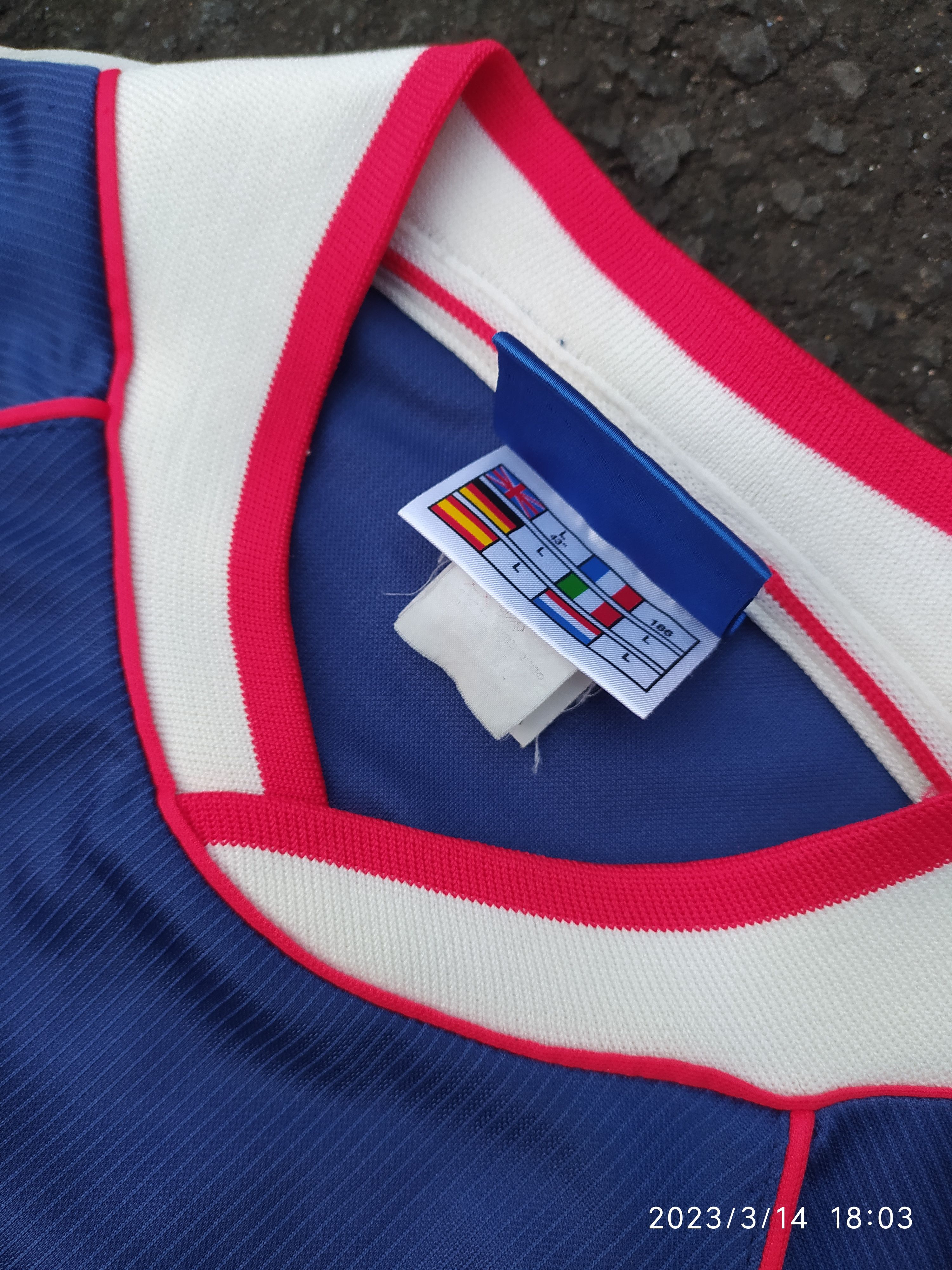 Umbro 💥RARE🔥Ajax #10 Laudrup x Umbro Soccer Jersey 1999/2000 Size US L / EU 52-54 / 3 - 4 Thumbnail
