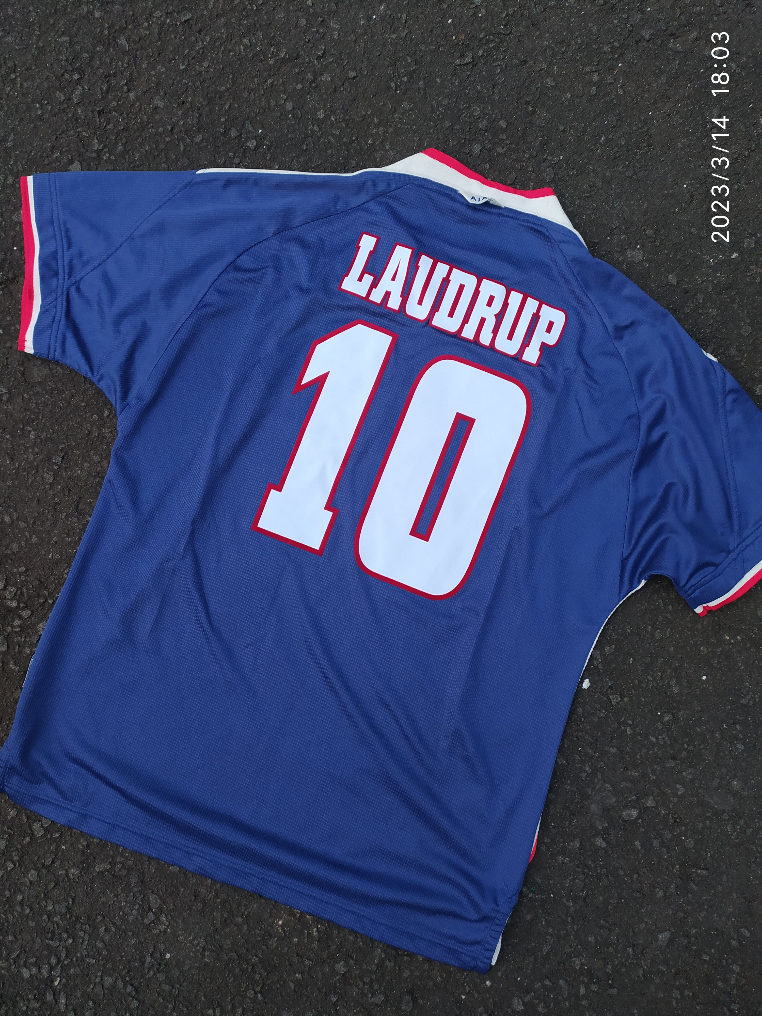 Umbro 💥RARE🔥Ajax #10 Laudrup x Umbro Soccer Jersey 1999/2000 Size US L / EU 52-54 / 3 - 5 Thumbnail