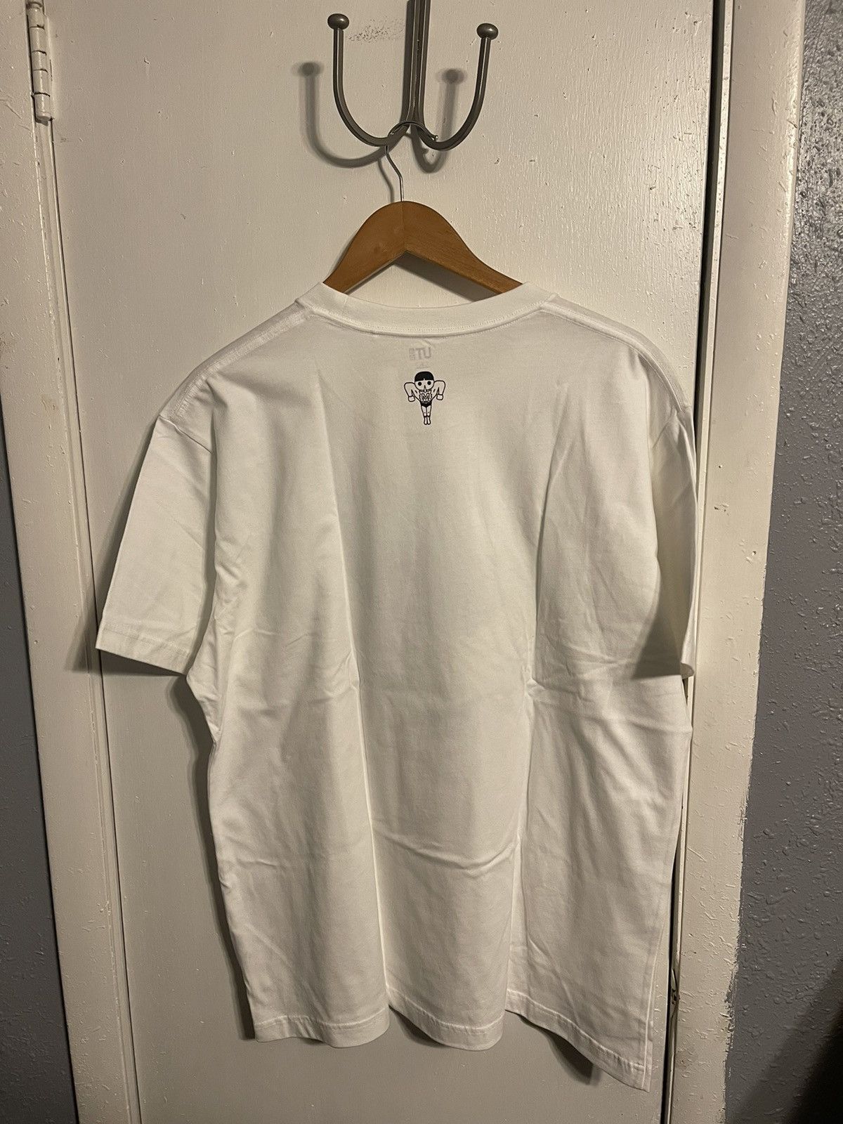 Uniqlo Uniqlo Gwashi Tee NWT Size US XL / EU 56 / 4 - 3 Thumbnail