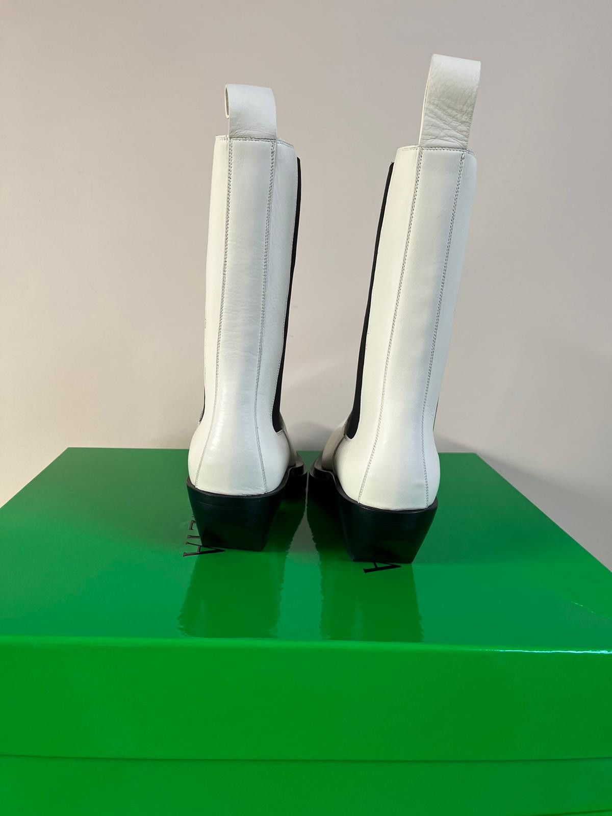 Bottega Veneta BV Lean Boot in Wax / White Size US 10 / EU 43 - 10 Thumbnail