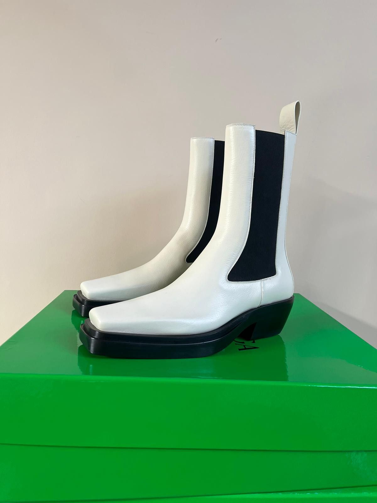 Bottega Veneta BV Lean Boot in Wax / White Size US 10 / EU 43 - 1 Thumbnail