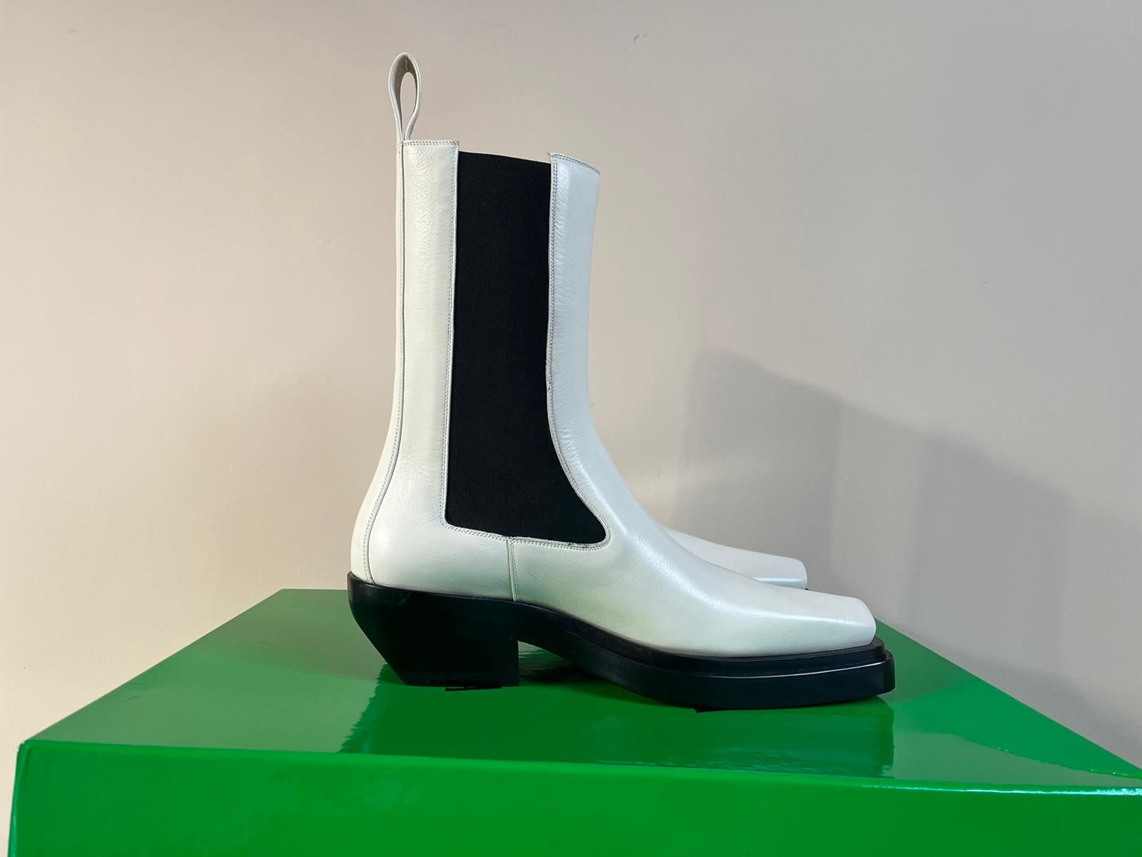 Bottega Veneta BV Lean Boot in Wax / White Size US 10 / EU 43 - 18 Thumbnail
