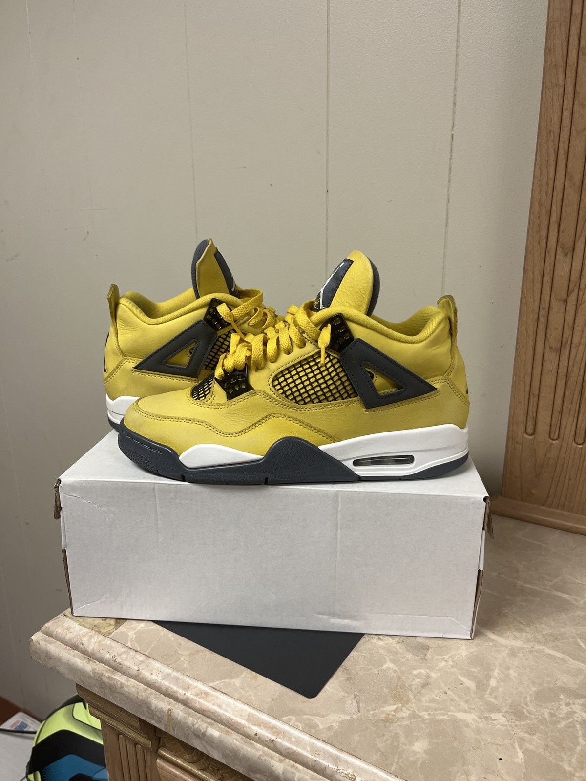retail jordan 4 lightning