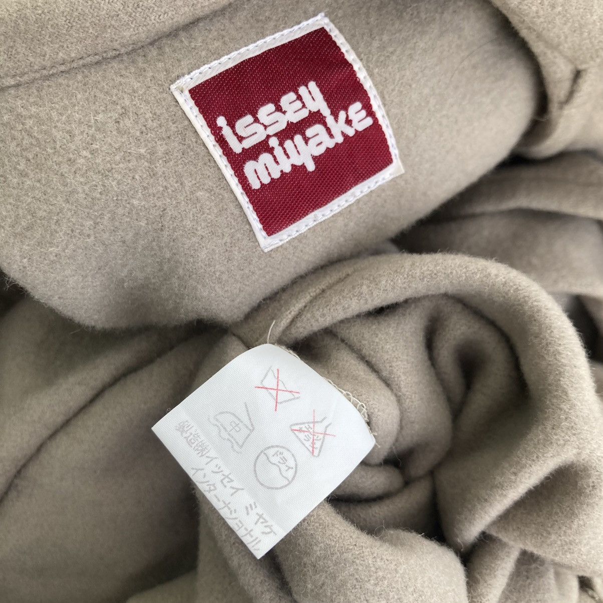 Issey Miyake × Vintage VINTAGE ISSEY MIYAKE HOODED CAPES PONCHO Size US L / EU 52-54 / 3 - 12 Thumbnail