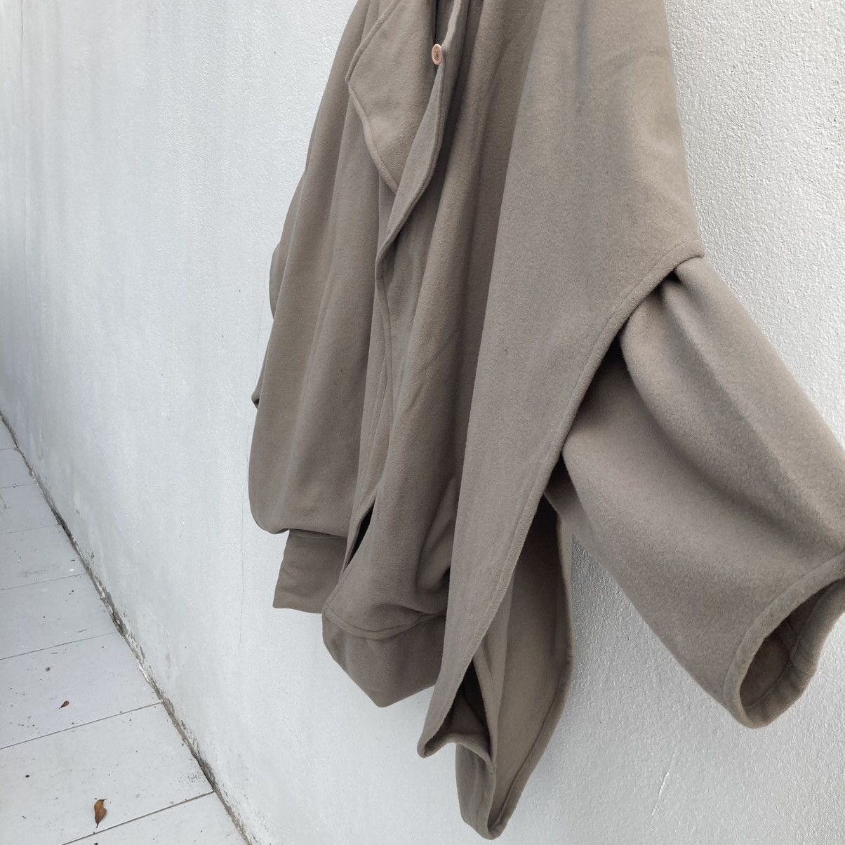 Issey Miyake × Vintage VINTAGE ISSEY MIYAKE HOODED CAPES PONCHO Size US L / EU 52-54 / 3 - 6 Thumbnail