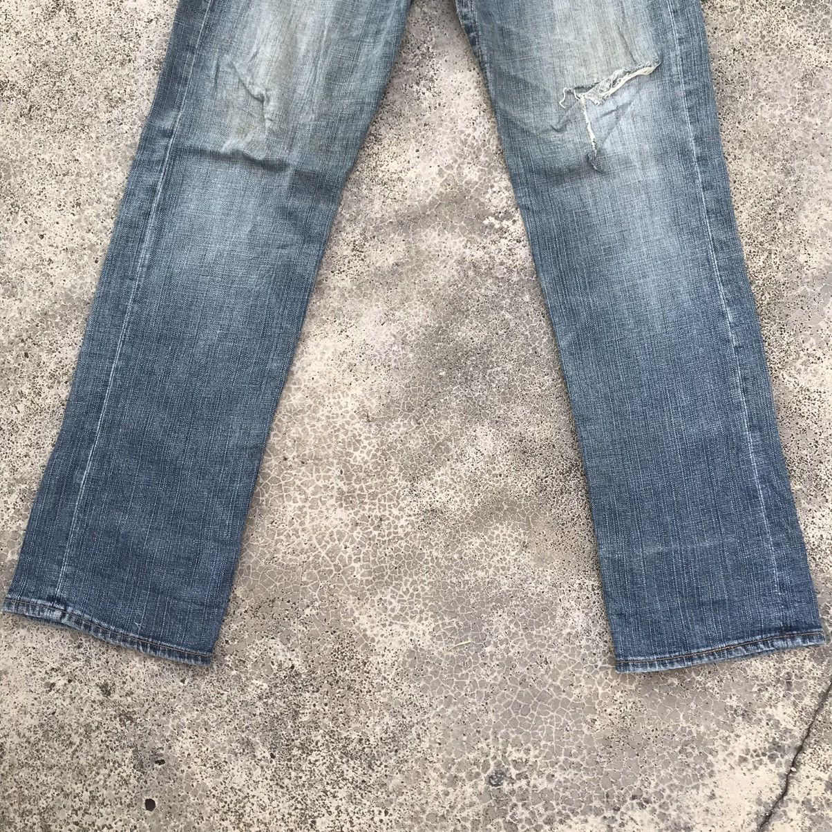 Japanese Brand Vintage Distressed Buckle Back Faded Jeans Pants Size US 32 / EU 48 - 3 Thumbnail