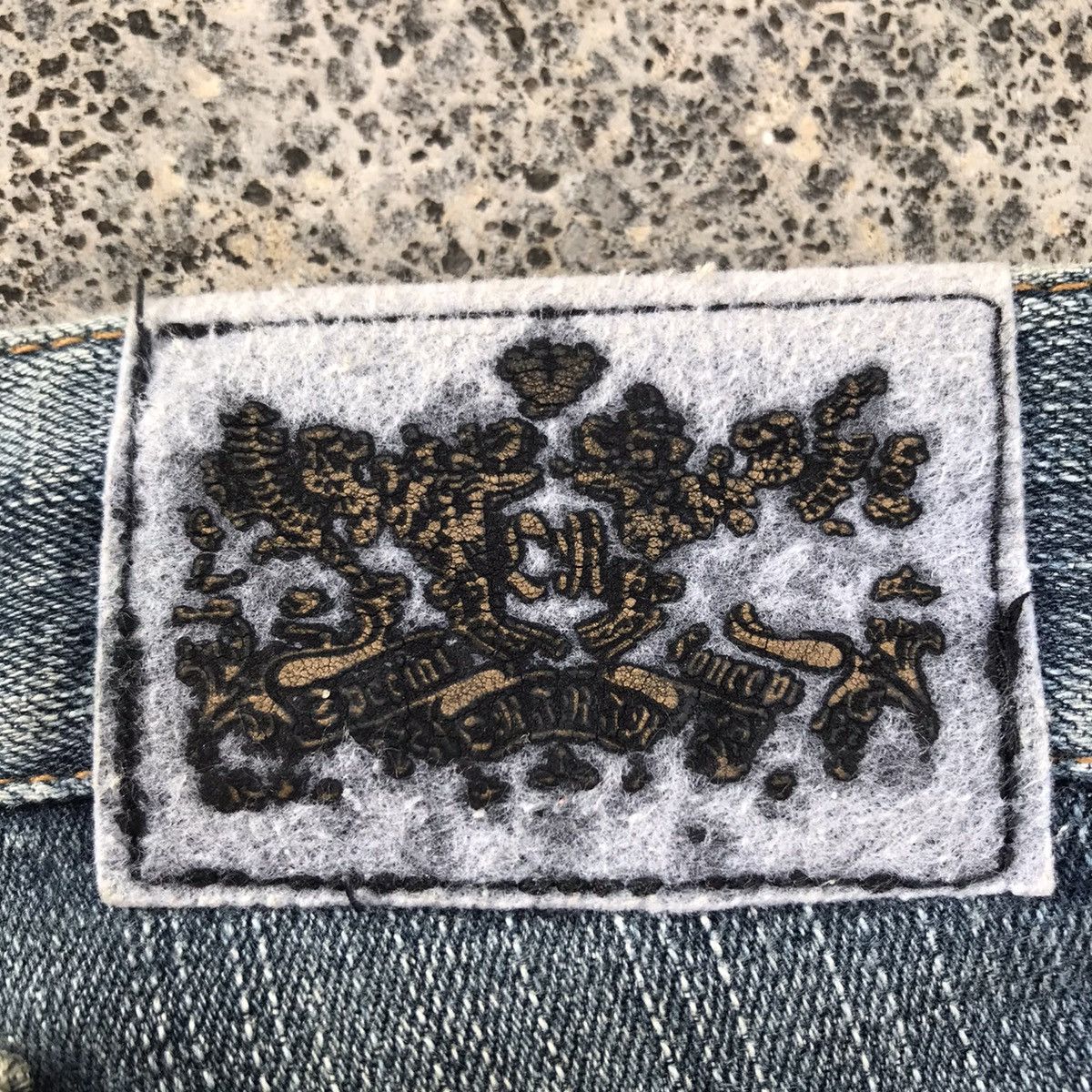 Japanese Brand Vintage Distressed Buckle Back Faded Jeans Pants Size US 32 / EU 48 - 12 Thumbnail