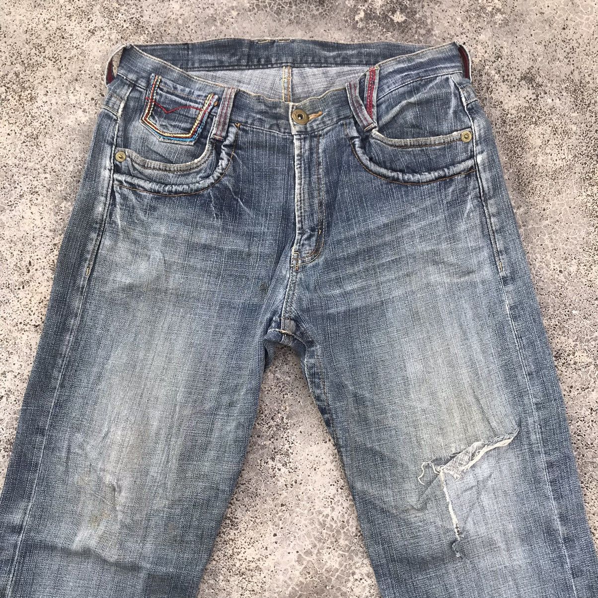 Japanese Brand Vintage Distressed Buckle Back Faded Jeans Pants Size US 32 / EU 48 - 2 Thumbnail