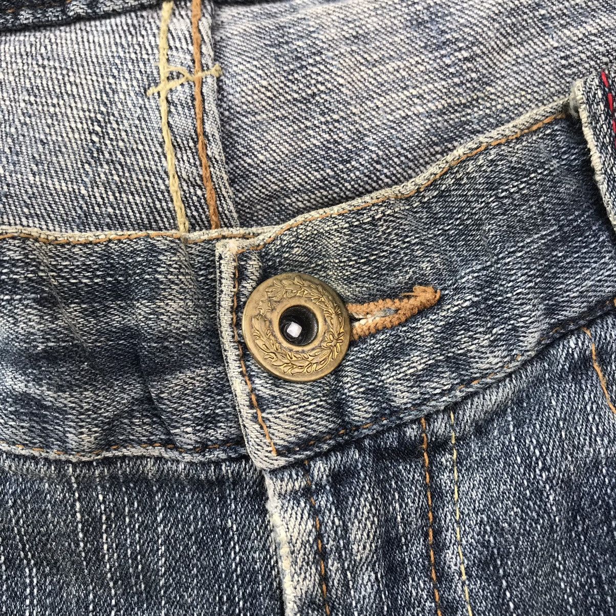 Japanese Brand Vintage Distressed Buckle Back Faded Jeans Pants Size US 32 / EU 48 - 6 Thumbnail