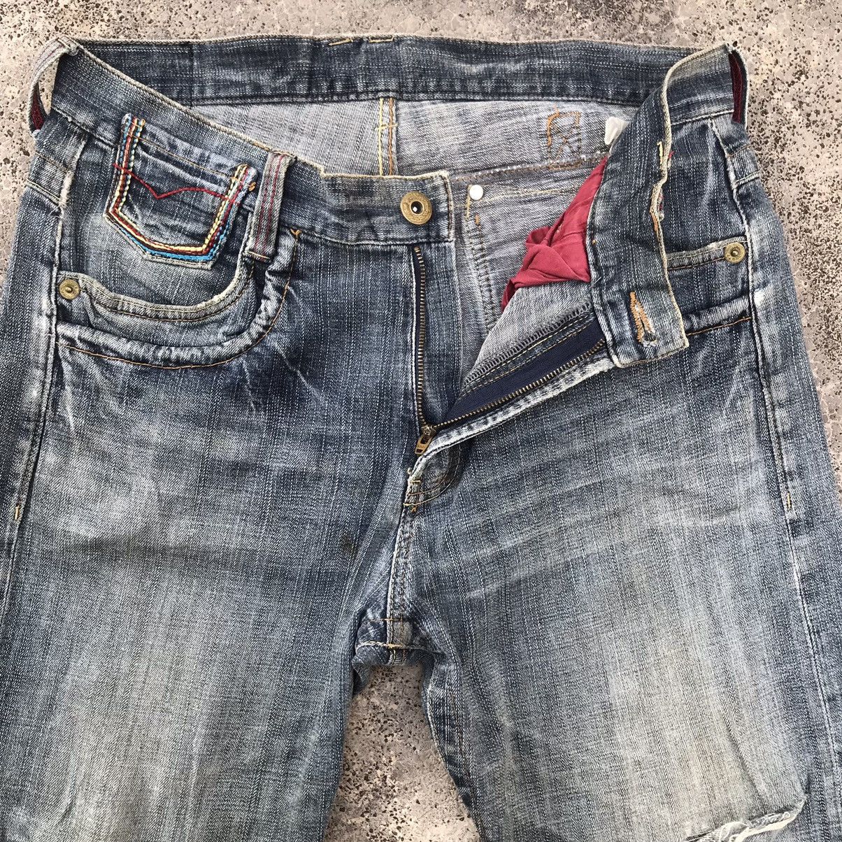 Japanese Brand Vintage Distressed Buckle Back Faded Jeans Pants Size US 32 / EU 48 - 7 Thumbnail