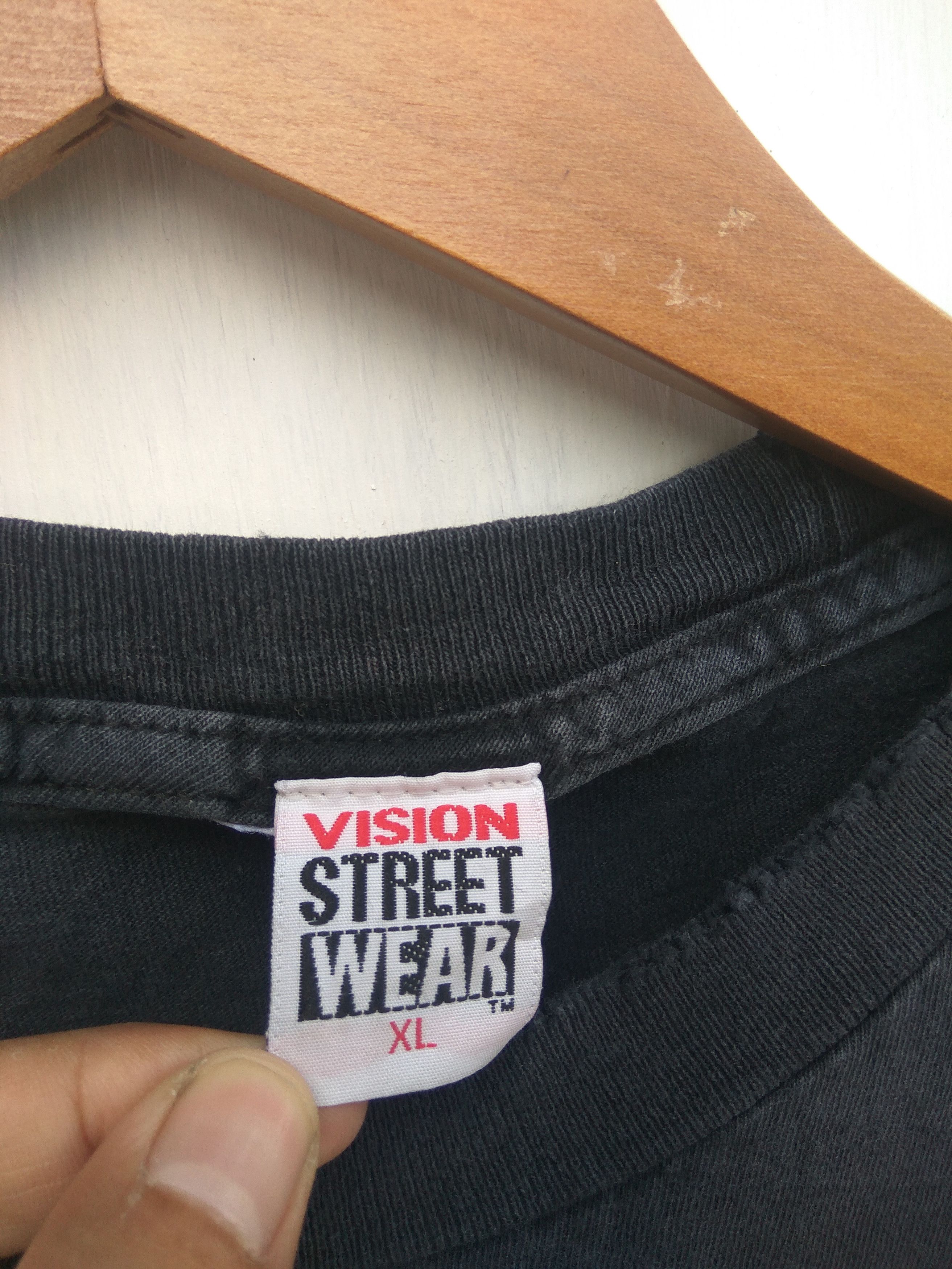 Vision Streetwear Vintage 80s Vision Streetwear t shirt spell out Size US L / EU 52-54 / 3 - 4 Thumbnail