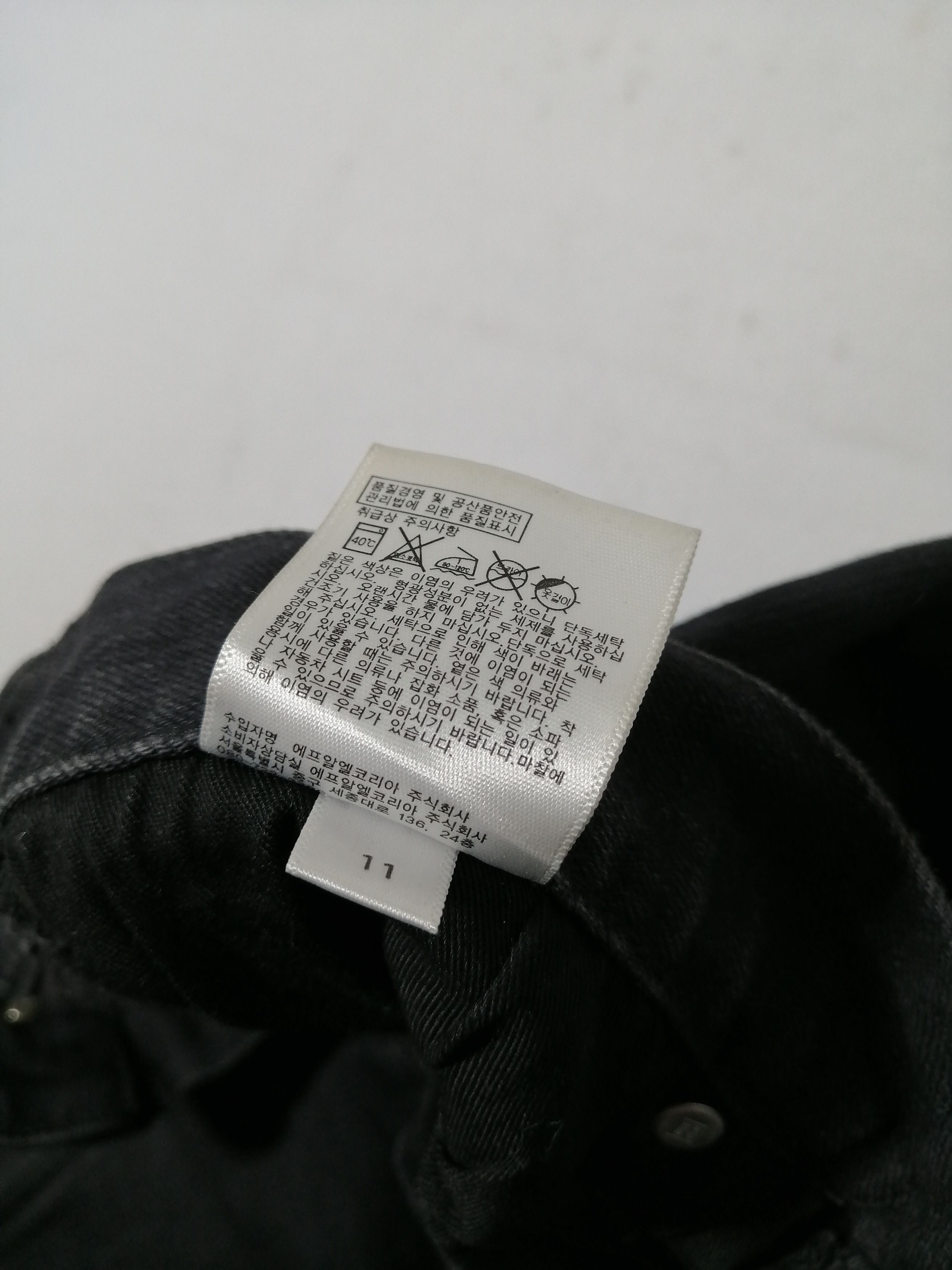 Uniqlo Uniqlo Selvedge Black Denim Jeans Size US 33 - 7 Thumbnail