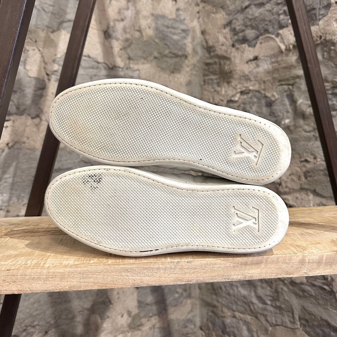 Louis Vuitton Louis Vuitton White Leather Suede Fuselage V Sneakers Size US 7.5 / EU 40-41 - 8 Thumbnail