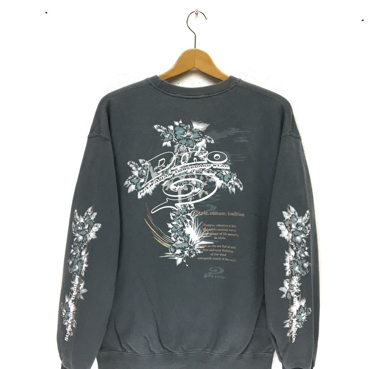 Sports Specialties PIKO SURF Crewneck Sukajan Design Sweatshirt Size US M / EU 48-50 / 2 - 3 Thumbnail