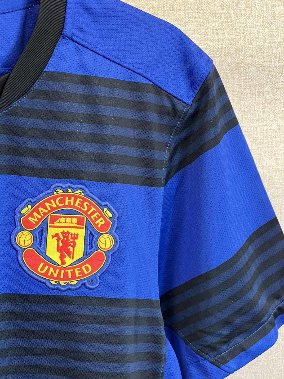 Nike 2011-12 Nike Manchester United blue/black kit jersey Size US M / EU 48-50 / 2 - 4 Thumbnail