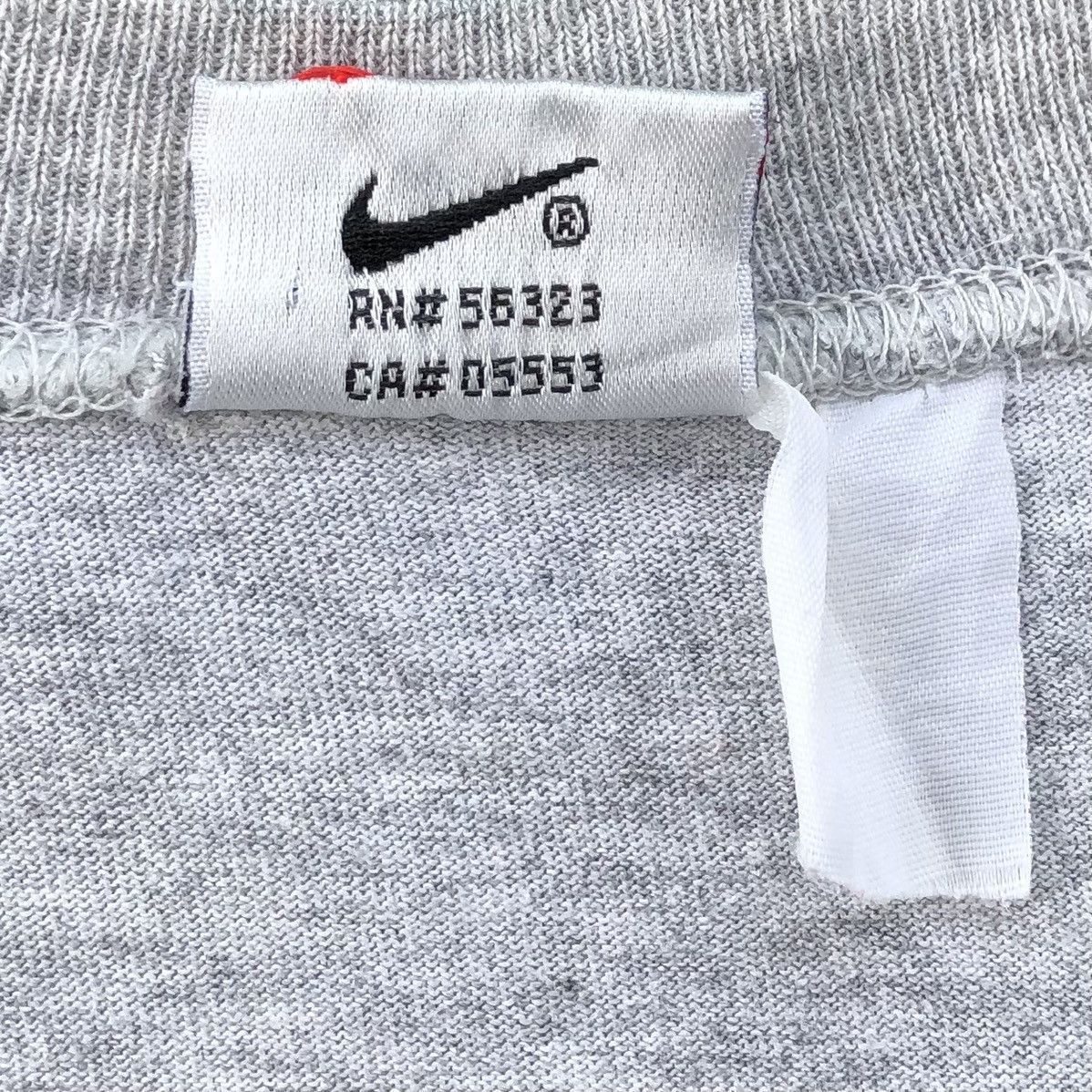 Nike 🔥Vintage 90s Nike Big Swoosh JUST DO IT Tee Size US L / EU 52-54 / 3 - 12 Thumbnail