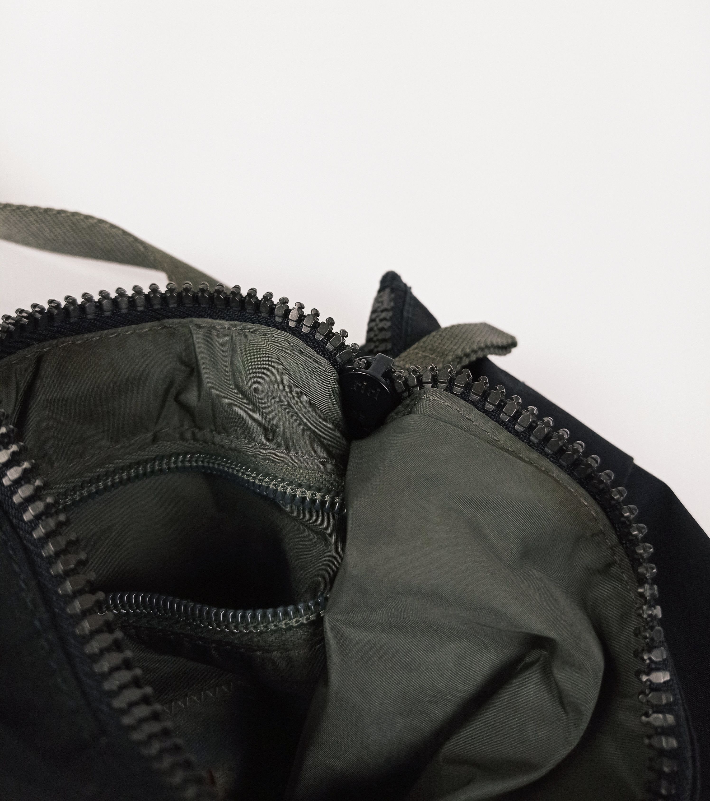 Prada SS2003 Prada “Red Stripe” Shoulder Crossbody Sport Tech Bag Size ONE SIZE - 8 Thumbnail